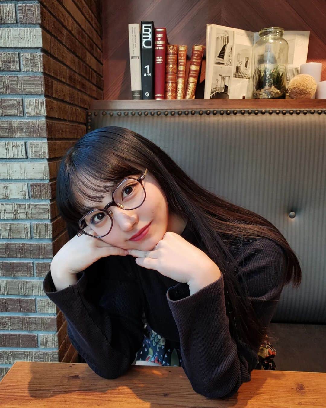 郡司芹香さんのインスタグラム写真 - (郡司芹香Instagram)「.⁡ ⁡⁡⁡ ⁡⁡ ⁡メガネ女子^^⁡ ⁡⁡ 昔撮影で⁡出会ってから⁡ ⁡ずっと欲しかったRe:seeのメガネ…！⁡⁡！⁡⁡ ⁡ついに…！！ ⁡ 7角形のフレームが個性的で可愛くて本当にお気に入りなんです。⁡嬉しい。可愛いなぁ。 ⁡⁡⁡⁡⁡⁡ ⁡ ⁡#resee #リシー ⁡」1月26日 21時08分 - gungun_serika