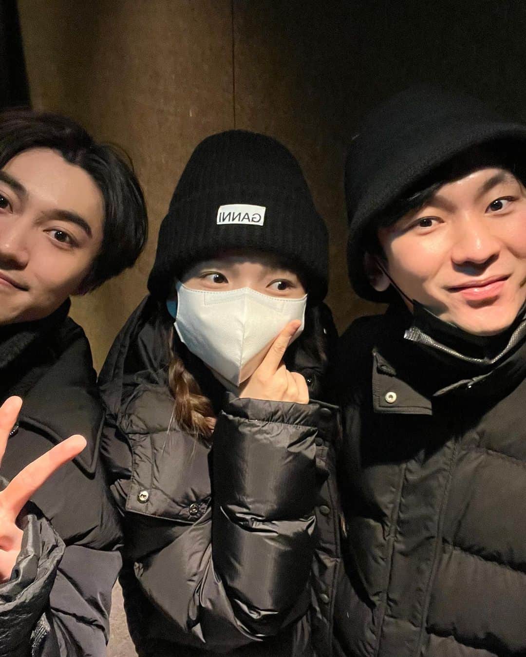 パク・ジンジュのインスタグラム：「🎹 1. 한파를 이겨낸 우정  (곽동연의 올드위키드송) 2. 감자전과 기관지에 좋은 홍어 3. 꼬마 강기둥선생의 감사한 인생이란 4. 헤어컷 후기 사진」