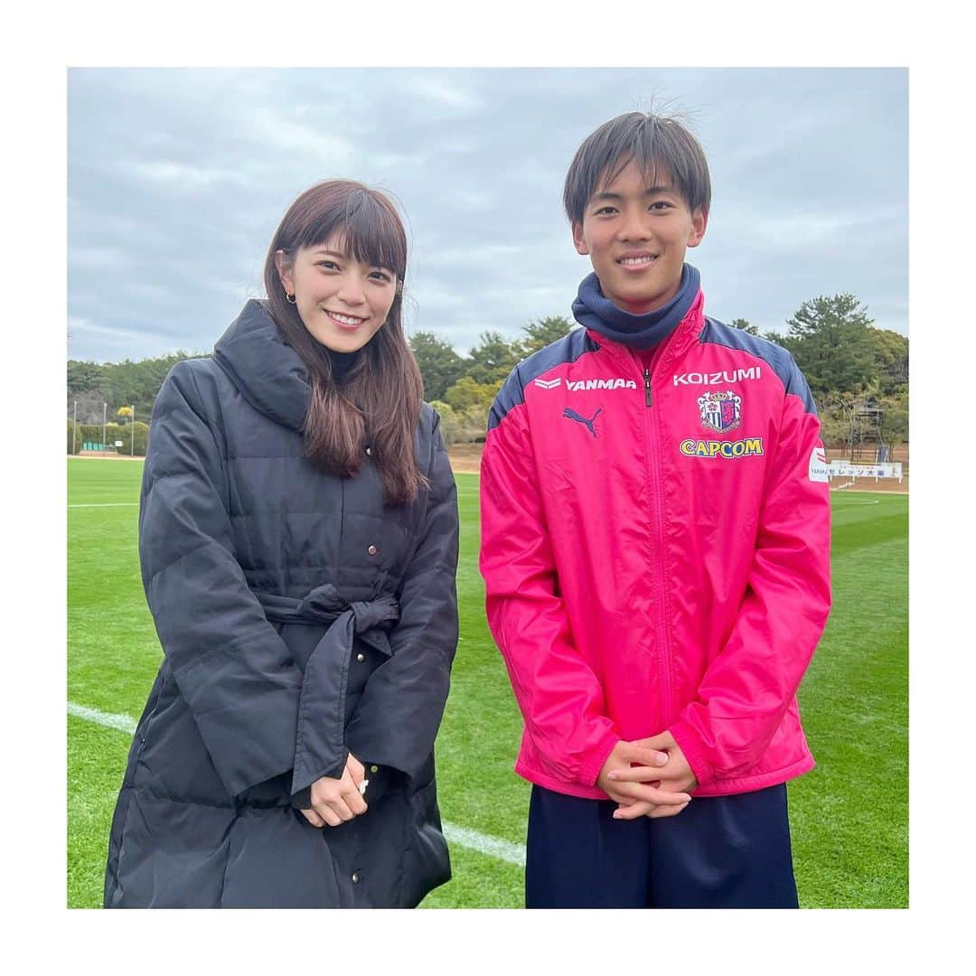 三谷紬さんのインスタグラム写真 - (三谷紬Instagram)「* 北野颯太選手の取材で 先週末宮崎キャンプにお邪魔しました⚽️ 『2026年ワールドカップで活躍しそうなJリーガー』 というお題でアンケートを実施し、 多く名前が上がった北野選手‼︎ 高校生ながら昨年デビューし、 ものすごい能力を初っ端から発揮。 たまたまホームデビュー戦も拝見しました👀 私もせいやさんもその技術にお口あんぐり😧 半端ないです！ そんな北野選手のプレーだけでなくプライベートも 色々聞いています‼︎ ぜひラブ‼︎Ｊリーグご覧ください🦭 * #ラブjリーグ#セレッソ大阪#セレッソ#大阪#ラブ#jリーグ#jleague#j#league#北野颯太 選手#未来#の#スター#star#宮崎#キャンプ#取材#テレビ朝日#アナウンサー#三谷紬」1月26日 21時25分 - mitani_tsumugi