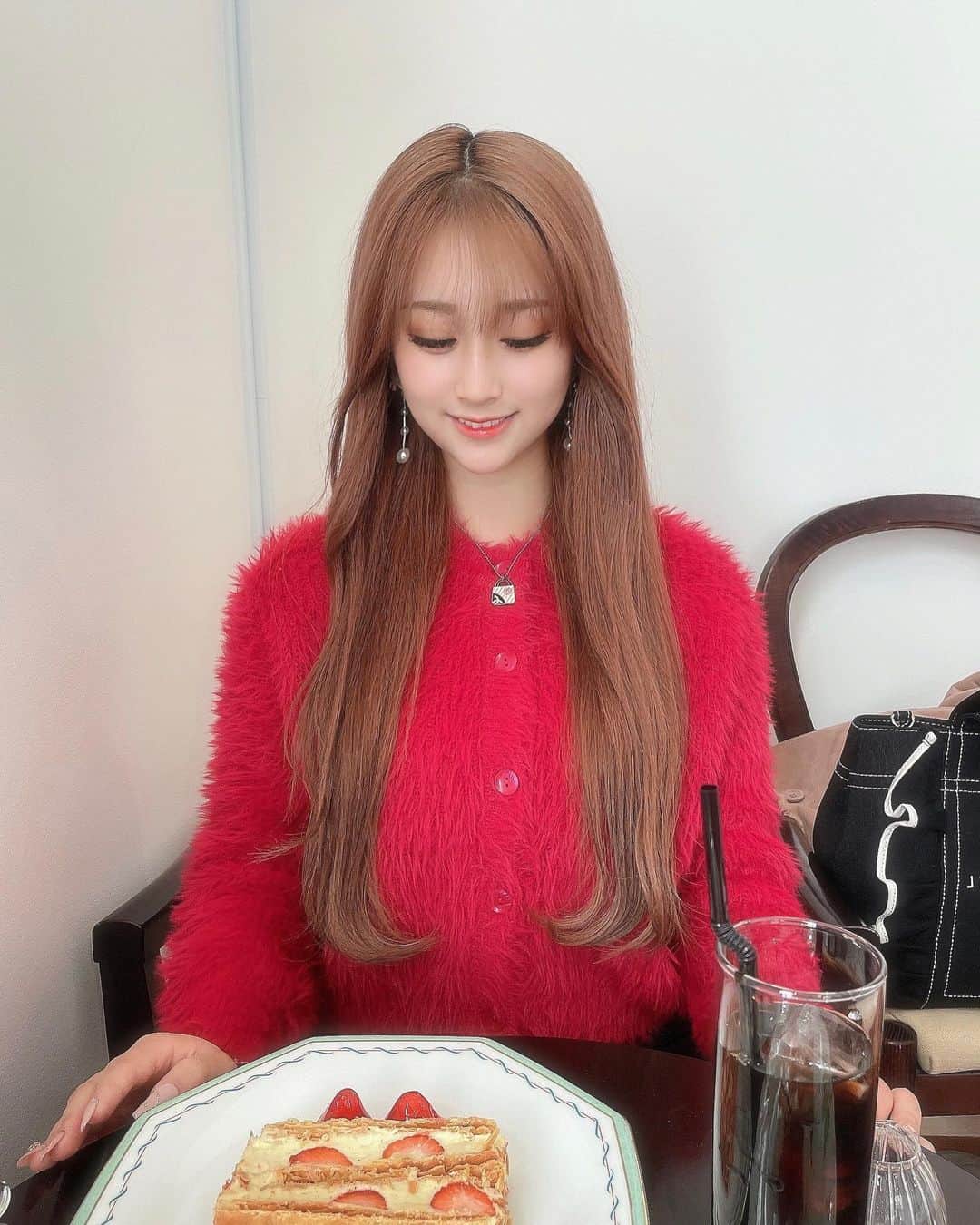 のインスタグラム：「☺︎ カフェ行ってきた☕️🍓」