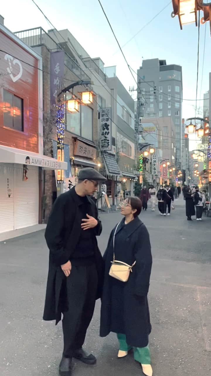 のインスタグラム：「time at Asakusa . #tokyo #japan #couple #date #asakusa  #outfit #winter #japanesewinter  #nostalgic #東京 #浅草 #浅草散歩 #散歩 #冬のある日」