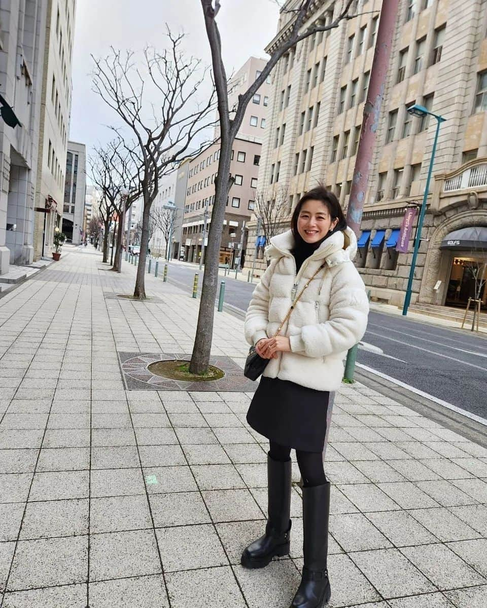 田辺岬のインスタグラム：「👢 . 初めての神戸🥺  今季ブーツ買い損ねた😭 と思ったら可愛い新作が出てて 久しぶりにCELINEで❤️ .」