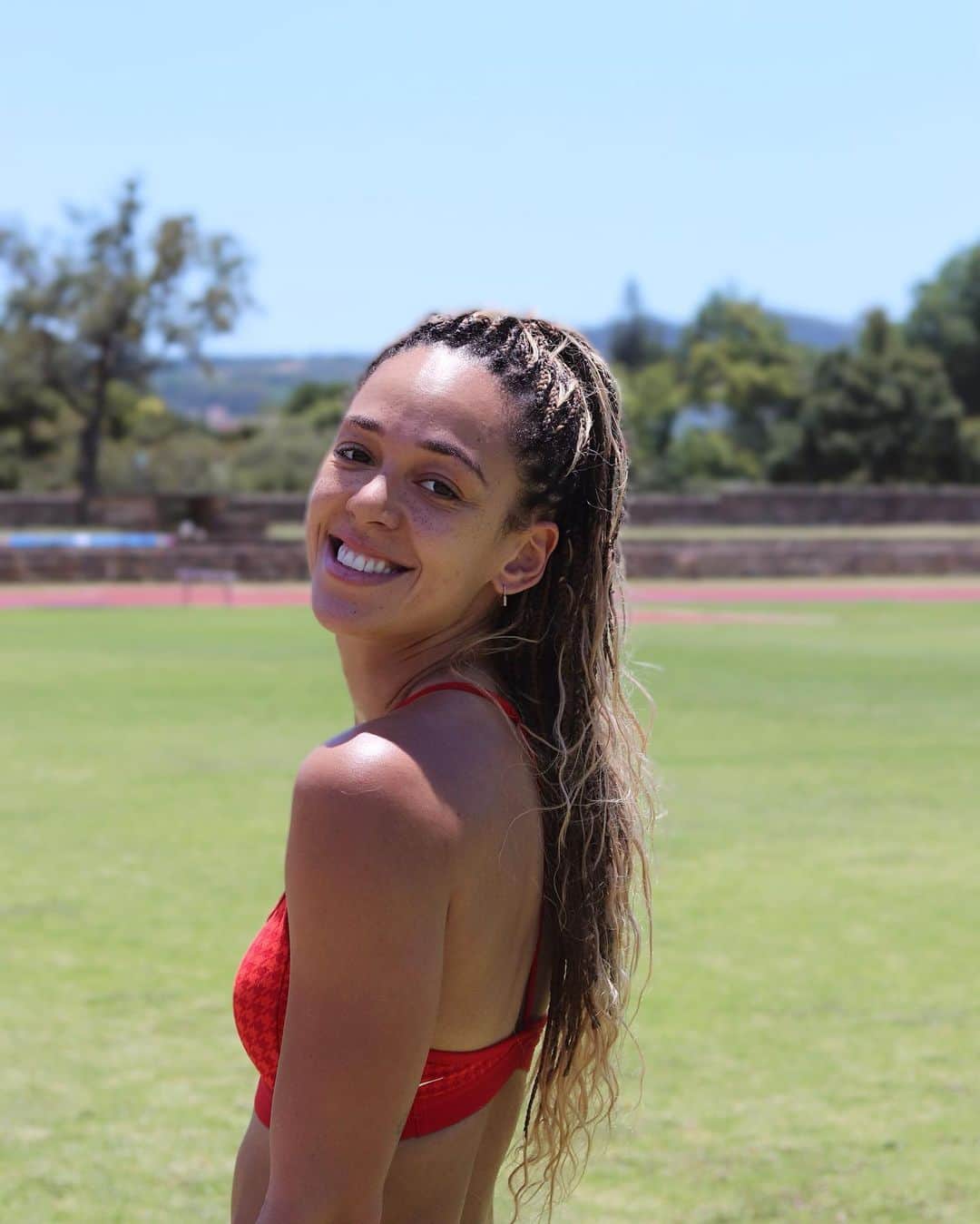 カタリーナ・ジョンソン・トンプソンのインスタグラム：「Training camp done ✅ no indoors for me this year but happy to be stacking sessions and making progress ❤️‍🔥」