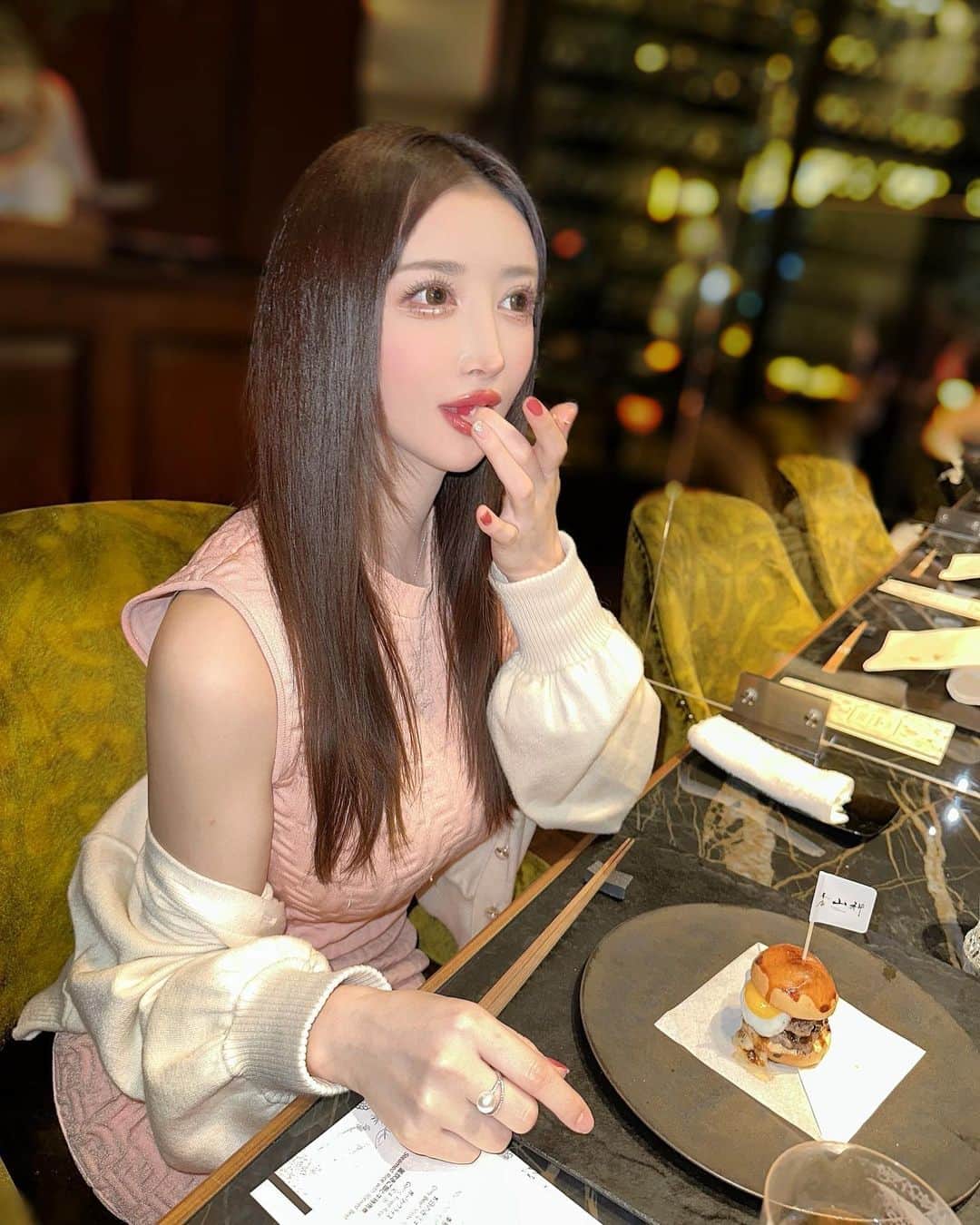 蘭子のインスタグラム：「銀座の鉄板焼き屋さん、山科本店で女子会デート💓🍽 . 雰囲気も良くて美味しかった🥰✨ ご馳走様でした💓 . . . . #銀座デート#銀座グルメ#銀座ディナー#鉄板焼き#グルメ#グルメ女子 #グルメスタグラム#グルメ好きと繋がりたい#東京グルメ#グルメ部#東京ディナー」