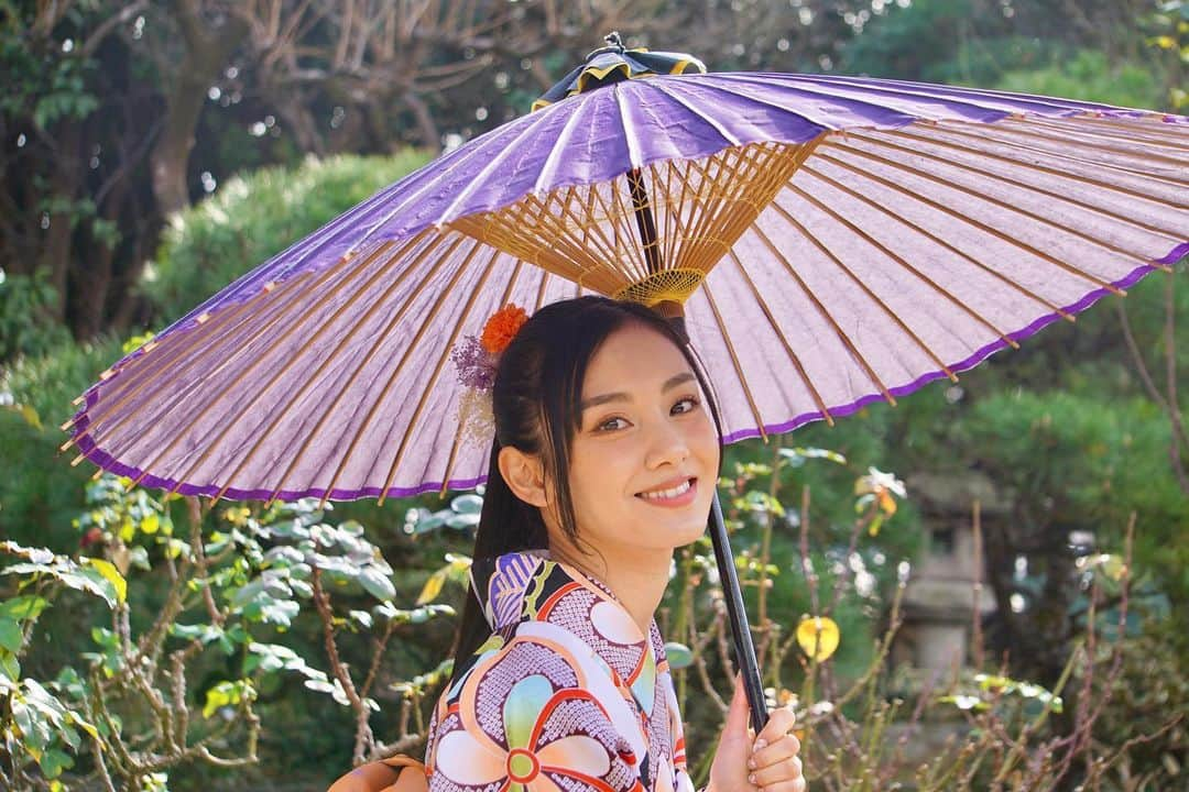 長谷川晴奈のインスタグラム：「#近代麻雀着物祭2023  2部の着物👘  オレンジの差し色がとってもお気に入り  #近代麻雀着物祭　#着物　#浪漫　　#ロマン　#和装　#ヘアアレンジ　#撮影会　#カメラ　#ポニーテール　#凛々しい」