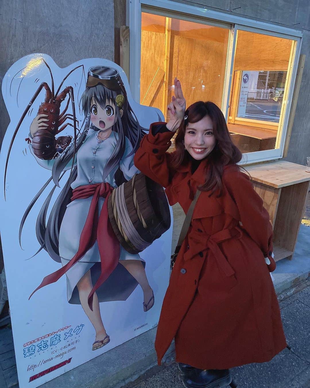 のインスタグラム：「. . 伊勢にめぐちゃんいた！！ 一応、伊勢海老ポーズです🦞笑 . #伊勢 #伊勢神宮 #おかげ横丁 #おかげ横丁食べ歩き #좋아요반사 #좋아요 #좋아요그램 #좋은글귀 #팔로우 #팔라스 #팔로우백 #팔로우해요 #팔로우미 #お洒落さんと繋がりたい #いいね返し #fff #f4f #flf #followforfollowback #follow #follow4followback #followｍe #likes #fashion #ootdfash」