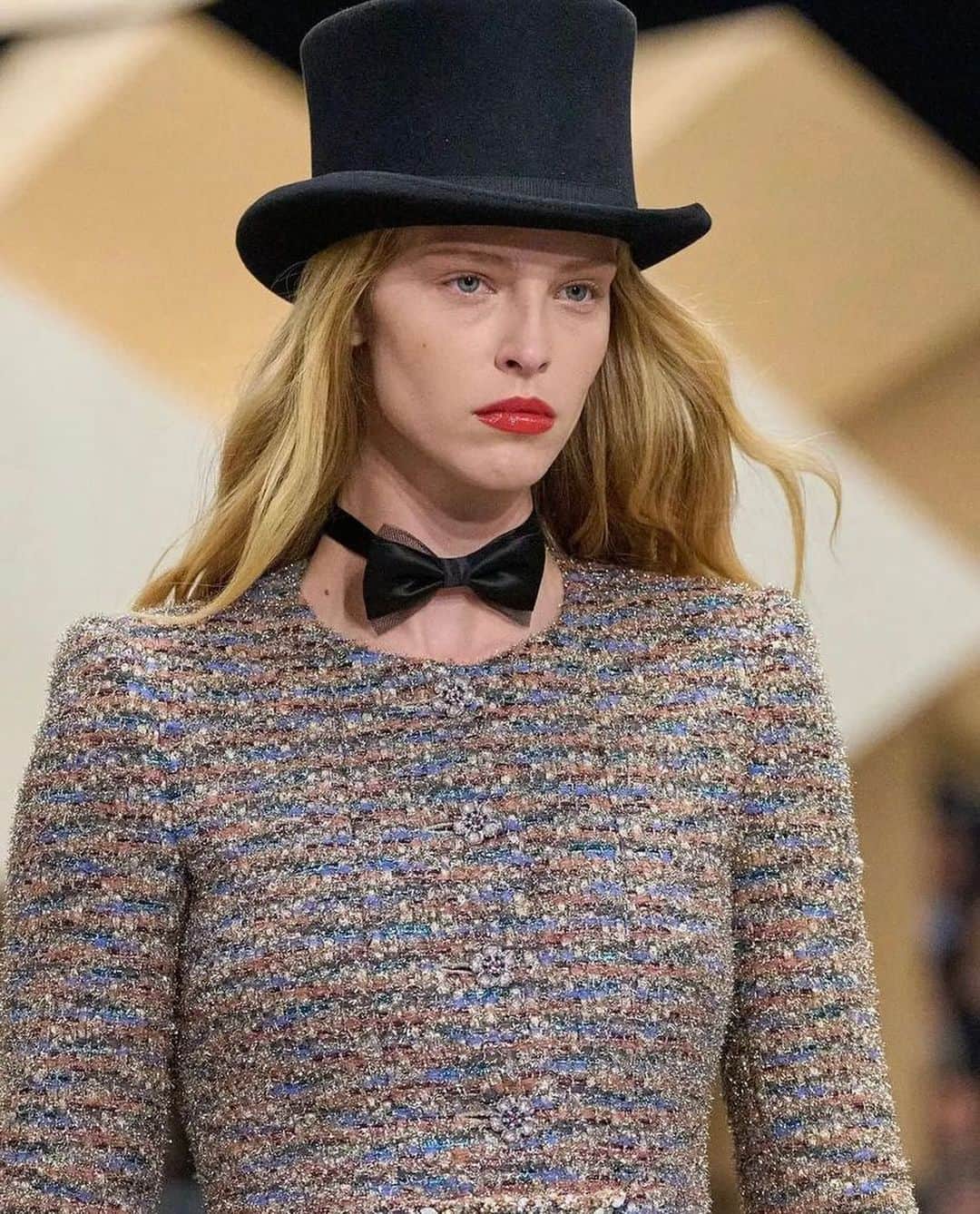 アビー・チャンピオンのインスタグラム：「Chanel haute couture 🤍 thank you @virginieviard @aurelieduclos」