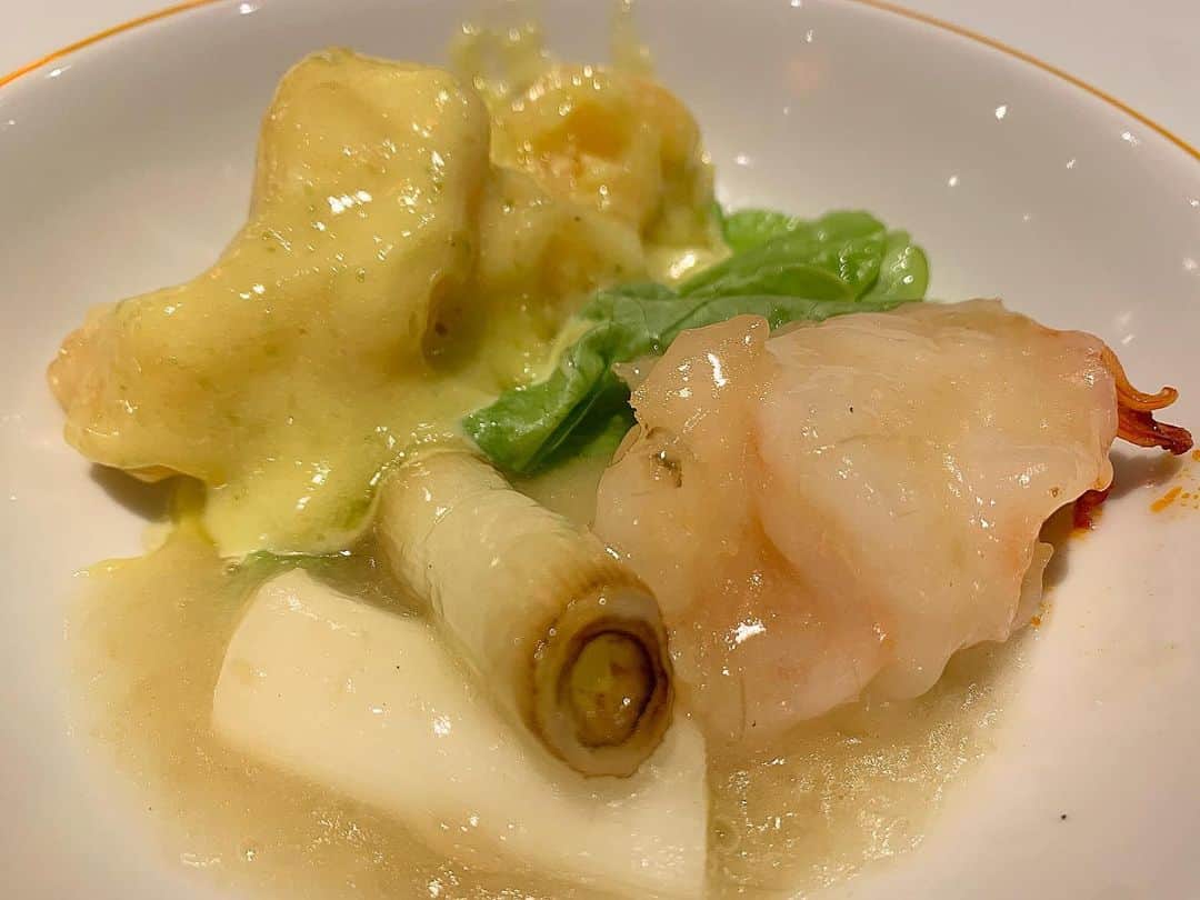 みたんさんのインスタグラム写真 - (みたんInstagram)「美食部🍽 コースでいただきました🥂 フカヒレ、あわび、和牛と盛りだくさん🥰 . ビジネスパートナーの域を超えた人生のパートナーに😊🤝 . . . #食スタグラム #美食 #萬珍樓 #横浜グルメ #フカヒレ #あわび  #鮑 #和牛 #中華 #中華料理」1月27日 1時35分 - micooorin