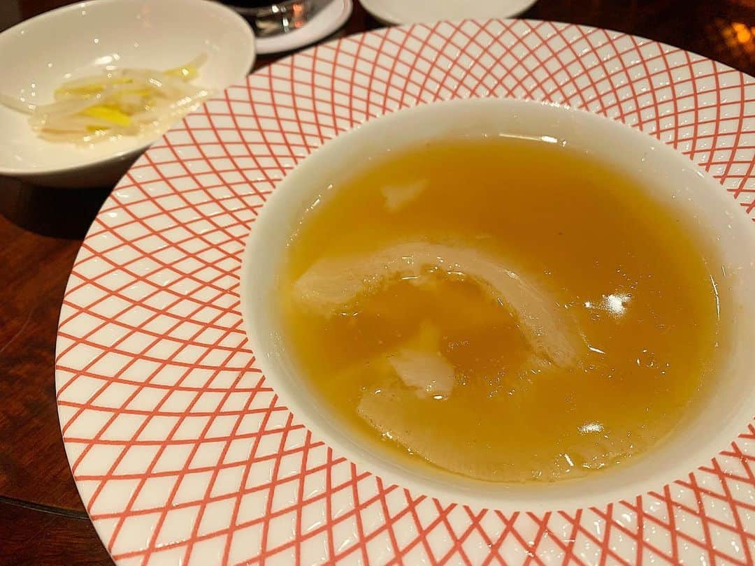 みたんさんのインスタグラム写真 - (みたんInstagram)「美食部🍽 コースでいただきました🥂 フカヒレ、あわび、和牛と盛りだくさん🥰 . ビジネスパートナーの域を超えた人生のパートナーに😊🤝 . . . #食スタグラム #美食 #萬珍樓 #横浜グルメ #フカヒレ #あわび  #鮑 #和牛 #中華 #中華料理」1月27日 1時35分 - micooorin