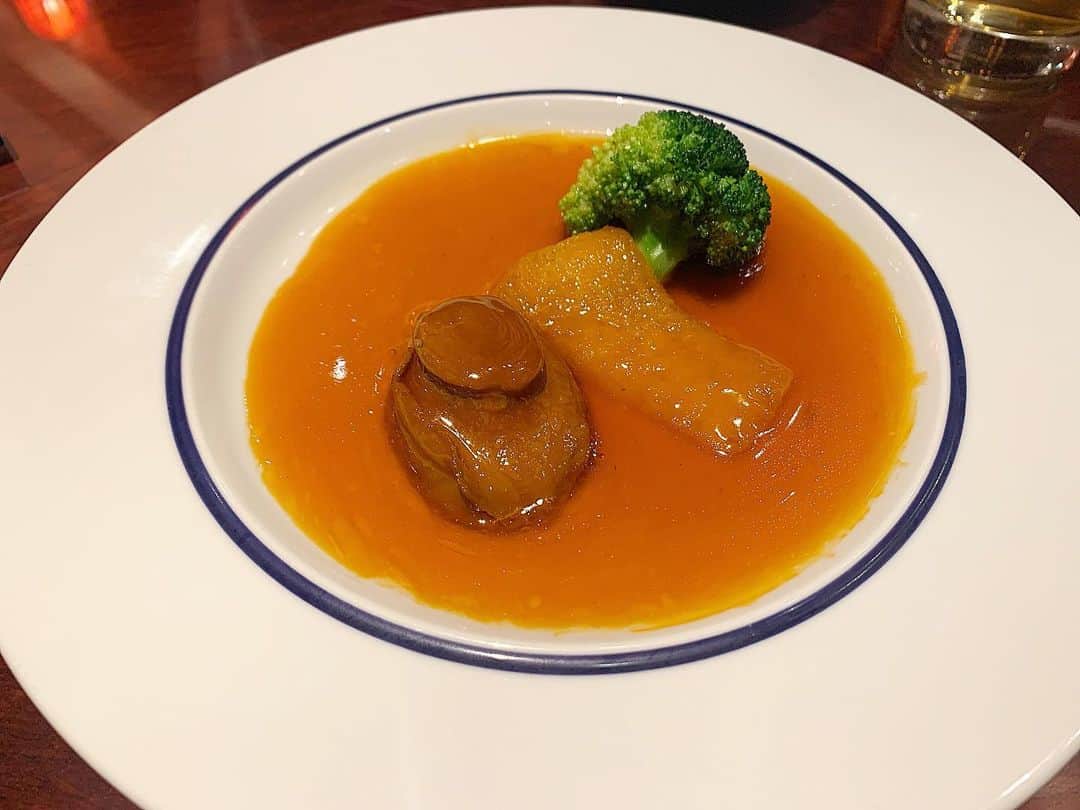 みたんさんのインスタグラム写真 - (みたんInstagram)「美食部🍽 コースでいただきました🥂 フカヒレ、あわび、和牛と盛りだくさん🥰 . ビジネスパートナーの域を超えた人生のパートナーに😊🤝 . . . #食スタグラム #美食 #萬珍樓 #横浜グルメ #フカヒレ #あわび  #鮑 #和牛 #中華 #中華料理」1月27日 1時35分 - micooorin