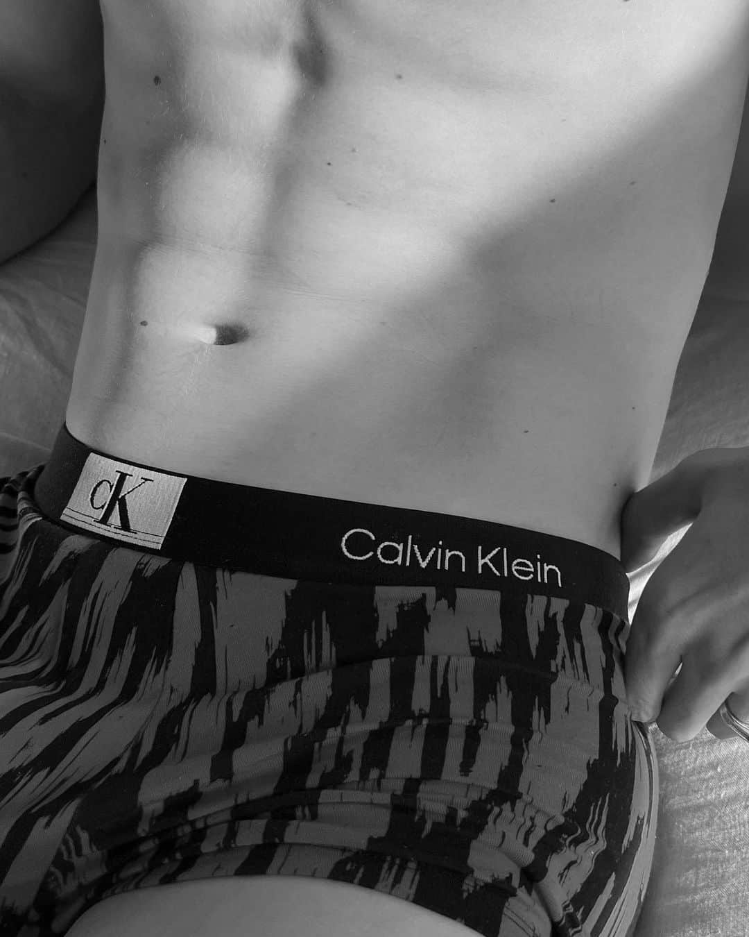 ラッキー・ブルー・スミスさんのインスタグラム写真 - (ラッキー・ブルー・スミスInstagram)「What do you wear at home? Wearing the new Calvin Klein 1996 #mycalvins @calvinklein #ad」1月27日 2時17分 - luckybsmith