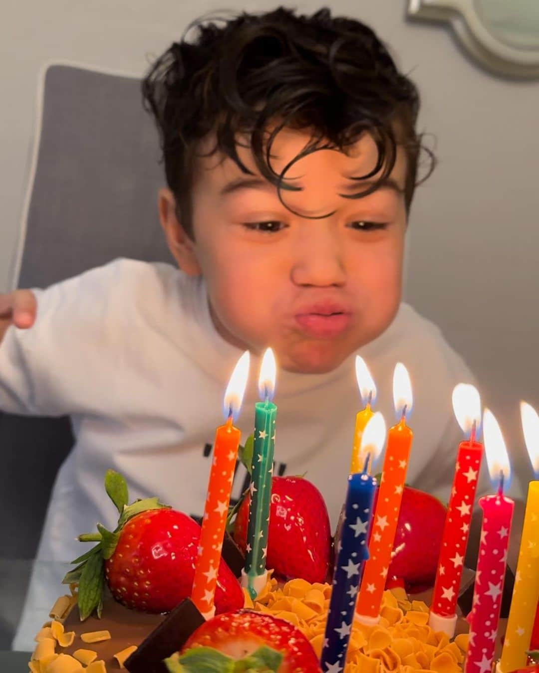 ジェシカ・スターリングさんのインスタグラム写真 - (ジェシカ・スターリングInstagram)「Feliz cumpleaños a miamor chiquito, deseo que sigas siendo ese niño amoroso, tierno, amiguero, chistoso, divertido, loco…  En fin el mejor personaje de nuestras vidas!! TE AMOOO❤️❤️ se creció mi bebe🥺」1月27日 2時52分 - jesysterling