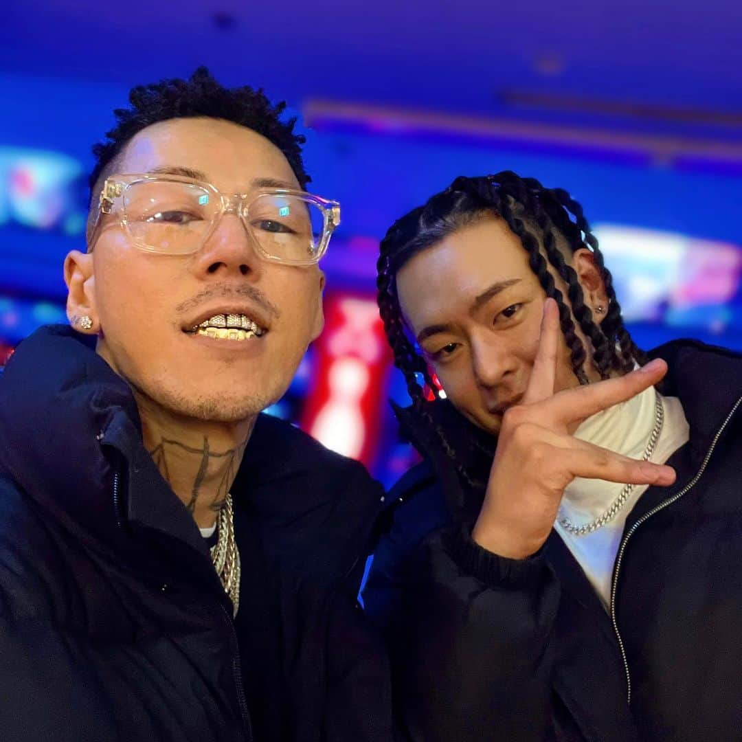 KOWICHIのインスタグラム：「キャン、アルバムリリースおめでとう🍾 俺も1つずつ目標クリア出来てきて嬉しいありがとう🍭」