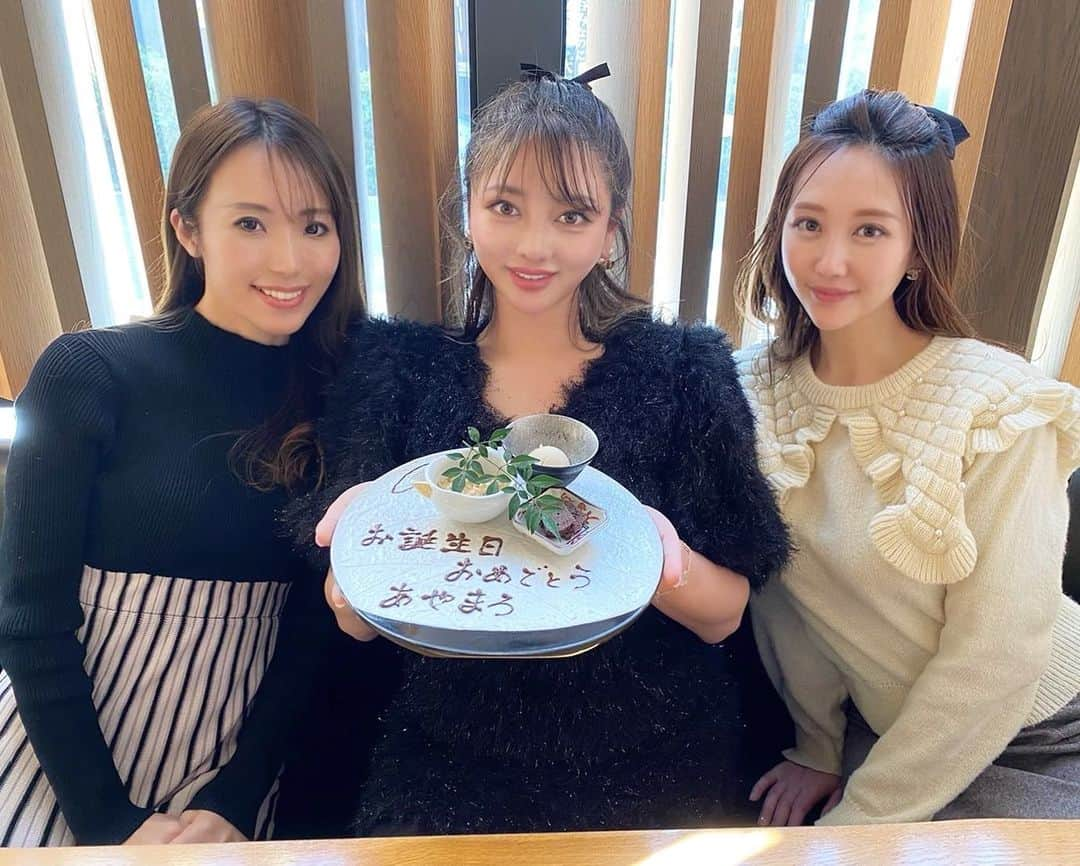 太田莉加さんのインスタグラム写真 - (太田莉加Instagram)「・ ・ Happy Birthday🎂  今年もお祝いできて嬉しい🥰 芯があって堂々としてて大好き🫶 いつも優しくて面白くて😆  Happyな1年にしてね🌈 今年もたくさんよろしくね🫰   #誕生日おめでとう  #happybirthday  #あやまろ #美波さおり #りかぱんだ #ゆーしー  #新年会」1月27日 12時35分 - rikapanda.official