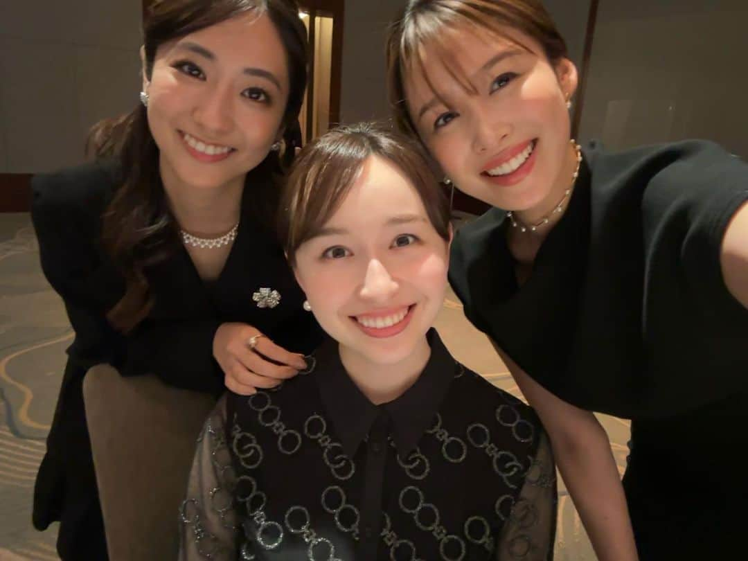 良原安美さんのインスタグラム写真 - (良原安美Instagram)「里菜さんの 幸せ溢れる花嫁姿に 福をおすそ分けしてもらった我々😇🕊 みんな顔がとろけてる。 ⁡ 美しい美しい 花嫁姿は、ぜひ！ ご本人Instagramで ご確認ください🙏 とろけること間違いなし。 (@rinayamamoto_0622 ) ⁡ ⁡」1月27日 13時40分 - yoshiharaami