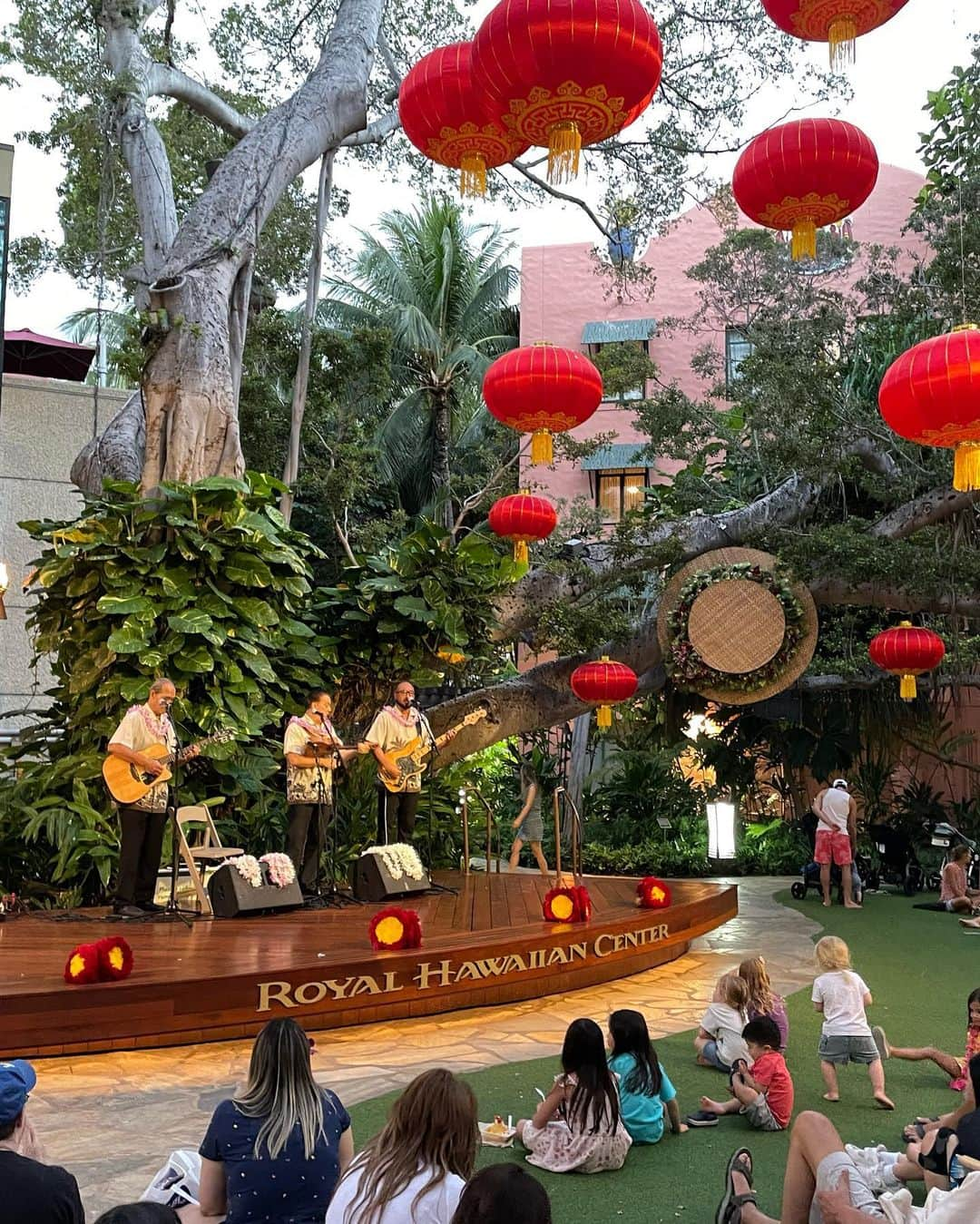 吉羽真紀さんのインスタグラム写真 - (吉羽真紀Instagram)「Hawaiiあったかい! ピンクパンケーキ🥞🌺   #hawaii  #pinkpancakes   #royalhawaiian  #ハワイグルメ  #男の子ママ #おとこのこママ」1月27日 8時01分 - makiyoshiba_0911