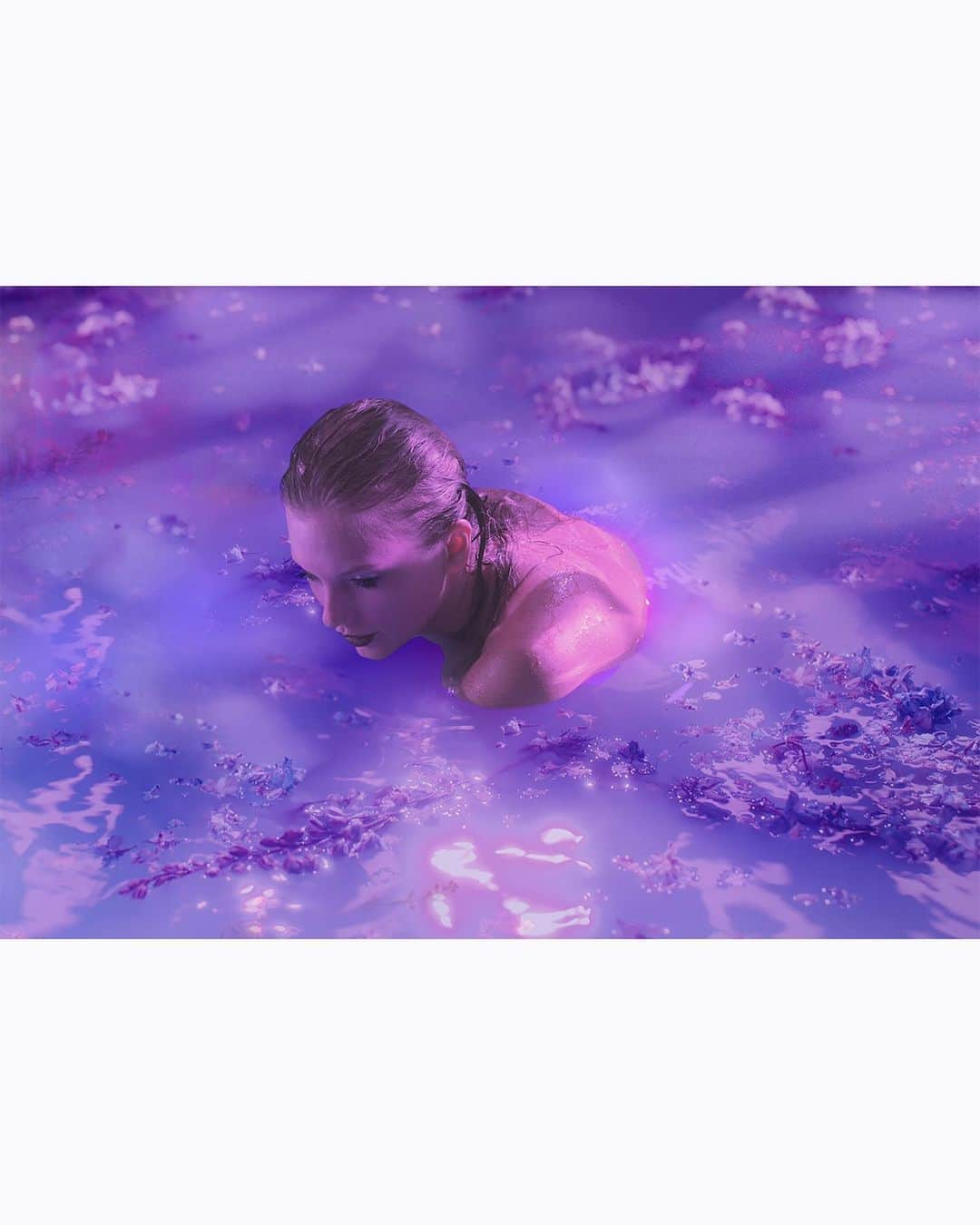 テイラー・スウィフトさんのインスタグラム写真 - (テイラー・スウィフトInstagram)「The Lavender Haze video is out now. There is lots of lavender. There is lots of haze. There is my incredible costar @laith_ashley who I absolutely adored working with. This was the first video I wrote out of the 3 that have been released, and this one really helped me conceptualize the world and mood of Midnights, like a sultry sleepless 70’s fever dream. Hope you like it 😁」1月27日 14時05分 - taylorswift