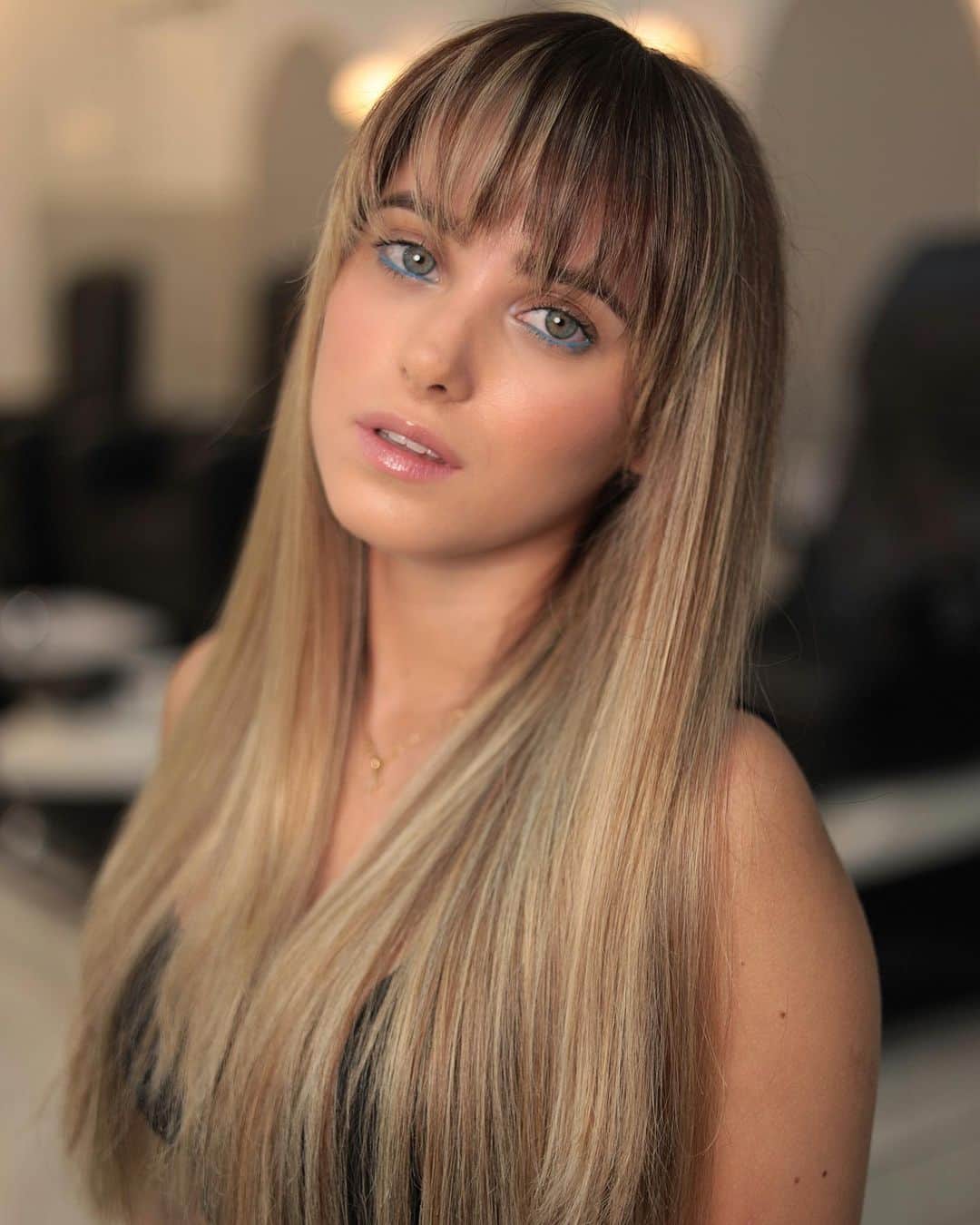 ミッチェル・オルベラのインスタグラム：「NEW LOOK ✨  By @diegoandressantamaria @valentehairart」