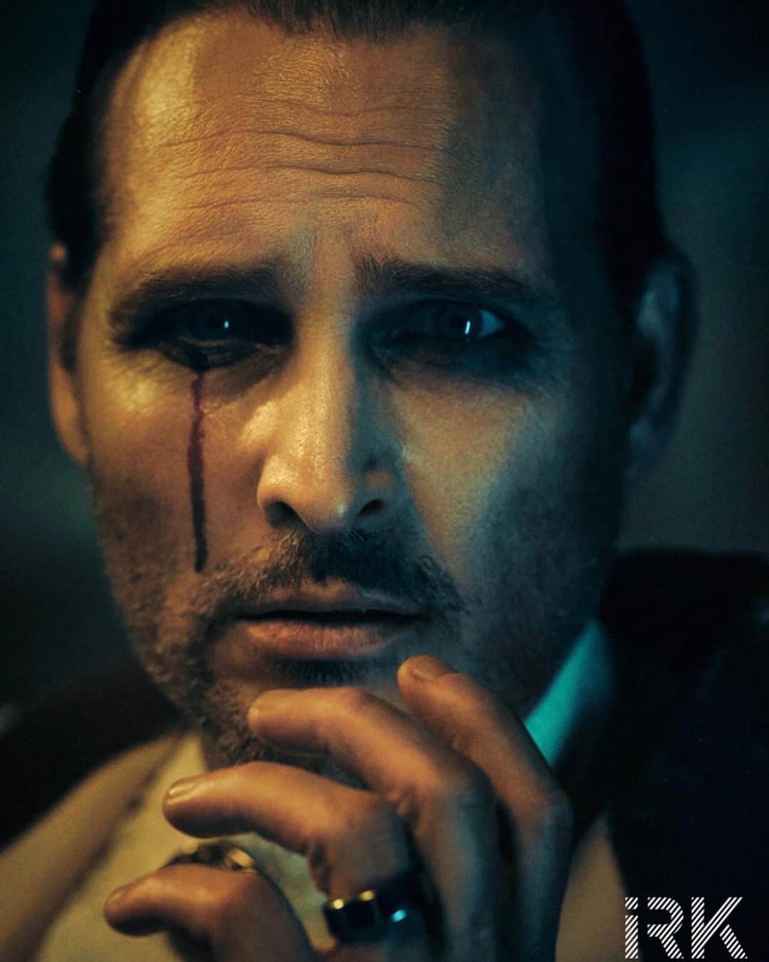 ピーター・ファシネリのインスタグラム：「Blood and tears 🩸 @irkmagazine @thecannonmediagroup @chrisknightphoto @marymakeup」