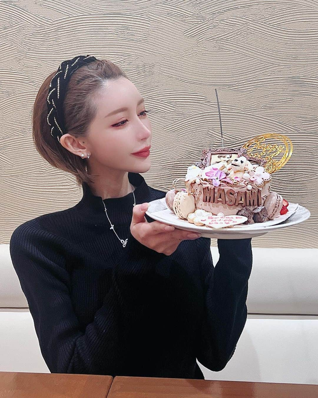 MASAMIのインスタグラム：「可愛いケーキありがとう♡♡ ポコがいるwwwwwww🥹🥹🥹🥹 再現度高い🤣♥️  ももとお姉ちゃんありがとう♡♡」