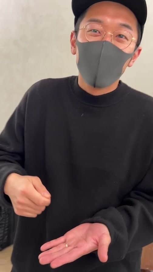 ScoLar(スカラー) ネットショップのインスタグラム：「今日は3月カタログ撮影です📸  新作をチラ見せ👀  ゲリラ配信にご参加いただきありがとうございました🐰💕 ほぼほぼ納豆と卵かけご飯の話でした😂😂😂笑  3月のカタログもお楽しみにしていてくださいね♡  #スカラー #scolar  #カタログ撮影オフショット  #カタロク撮影」