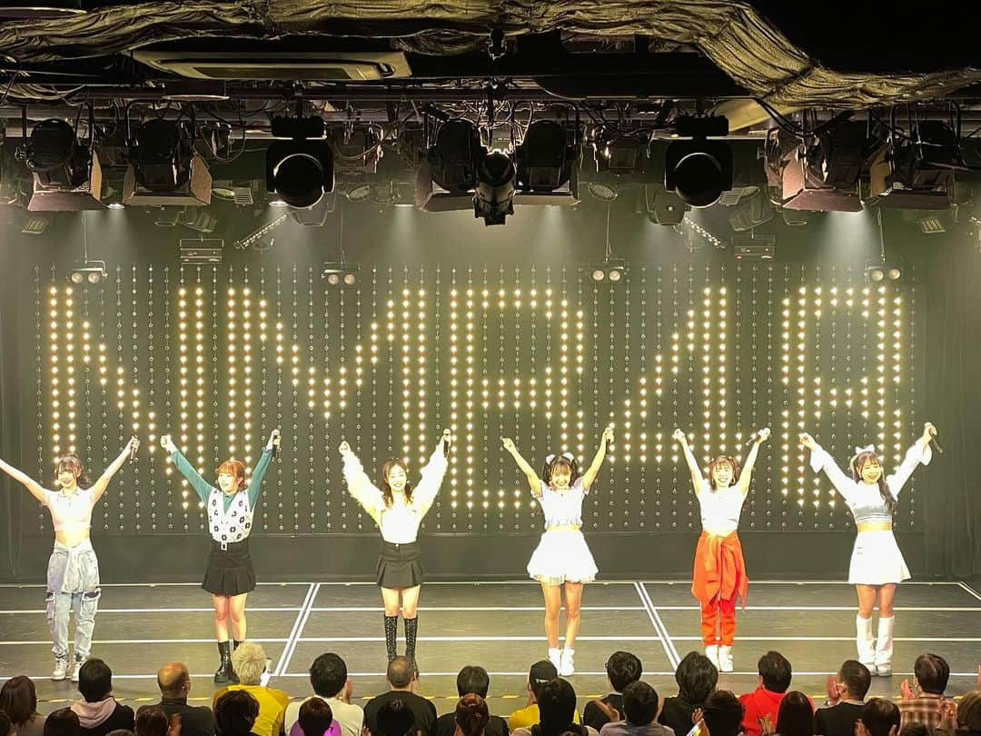 岡本怜奈さんのインスタグラム写真 - (岡本怜奈Instagram)「♡ 2023.1.26❤️🧡💛💚💎💙💜💗👑 ⁡ 「再集結！W1N-Cの一味」公演 ‎ありがとうございました！ ⁡ ⁡ 卒業前に大好きなファンの皆さんに見守られながら、大好きなW1N-Cメンバーと一緒に公演をすることができて本当にうれしかったです🥲💕 ⁡ ⁡ W1NーCで居れた期間 最高なかけがえのない時間を過ごすことができました！ ⁡ ‎一生の大切な宝物です👑 ⁡ ⁡ メンバーカラーの素敵なお花も😳 ありがとうございます！！ ♡ ♡ #nmb48 #W1NーC #W1NーCの一味 #出航  #CチームisWIN #冠ライブ #happy #Instagood  #アイドル #idol #아이돌 #팔로우 #추천」1月27日 22時10分 - renatan1222