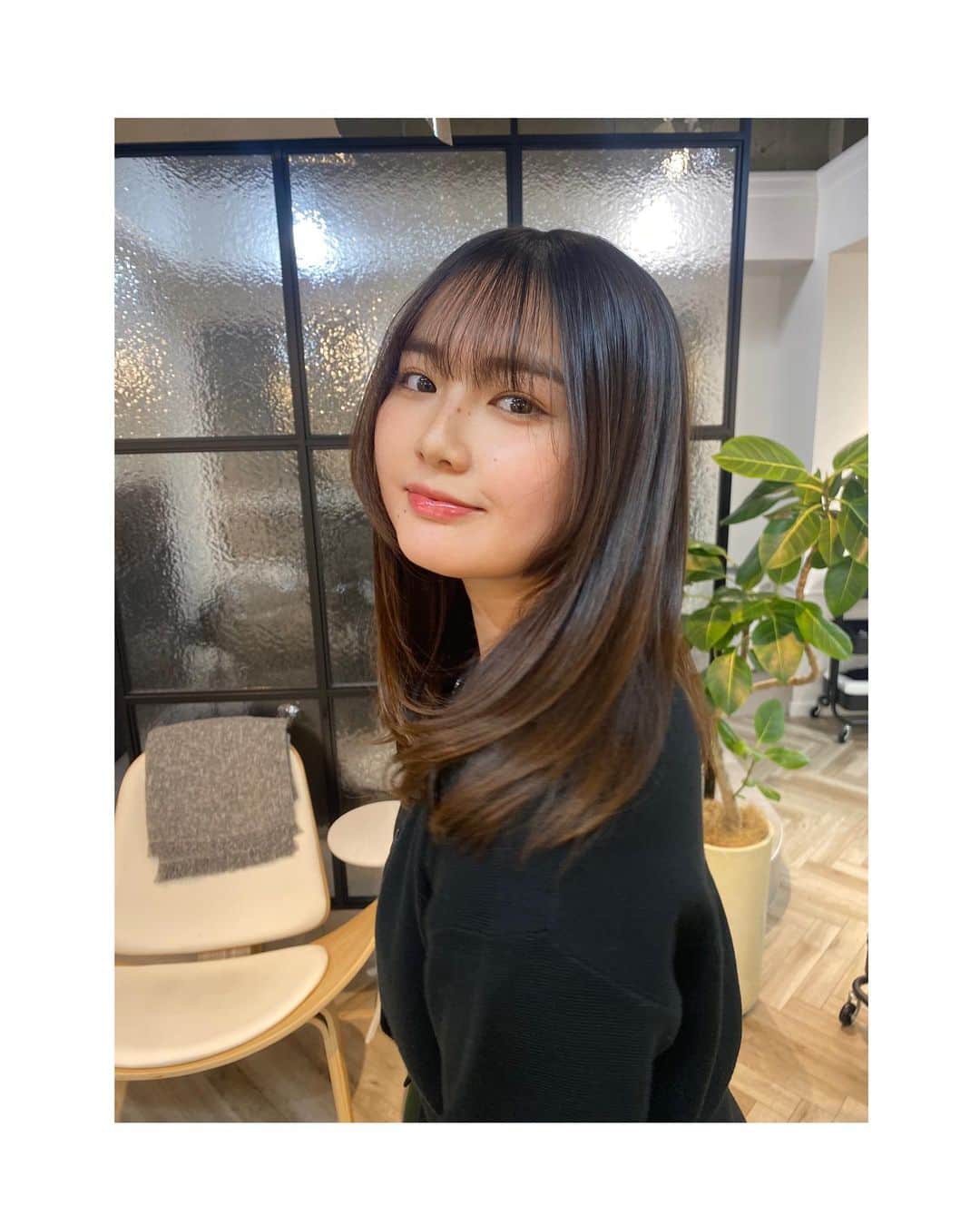箭内夢菜のインスタグラム：「溝口さんに 髪の毛さらっっさらにして頂きました〜🥳 『ZACC』から『CLASSE』にご移動された溝口さんについてきました🥹  いつもありがとうございます♡ これからもお世話になります☺️   #CLASSE」