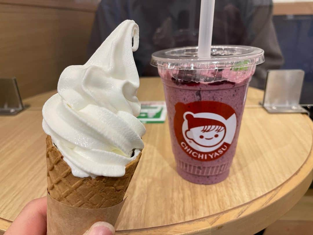 佐々木舞夕さんのインスタグラム写真 - (佐々木舞夕Instagram)「__🍦🥣  夫婦でハマってるチチヤス💓 アンテナショップに行ってきました🍦  ソフトクリームが目が飛び出るほど美味しくて🥹💓  ヨーグルトセーキも爽やかでめちゃくちゃ美味しかった💓  グッズもたくさん売ってて欲しかった、、、笑  #CHICHIYASU #チチヤス #チー坊  @chibochichiyasu」1月27日 14時57分 - truffe_m_123