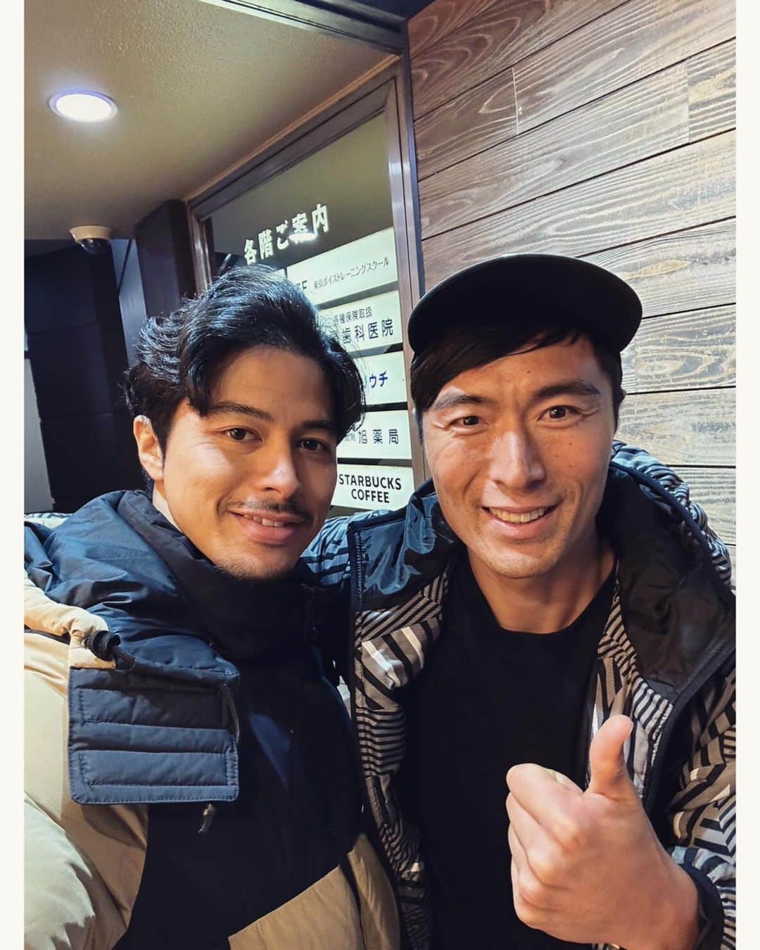 のインスタグラム：「弟の昔を知る @maitoo  叶えたかったけど叶わなかったＪのピッチ。 彼の背後で檄を飛ばして、GKと DFの関係でＪリーグで熱く闘う舞台が実現しなかったことによって深まった絆。 大宮の練習参加でこの子はファイターだなと感じたマイコ！  あのときもこれからも、後ろから喝を入れて、あの時の時代を思い出し、青春のマイコを知る存在としてこれからも後ろにいるよ🔥  Irmão mais novo 最高の時間をいつもありがとう！」