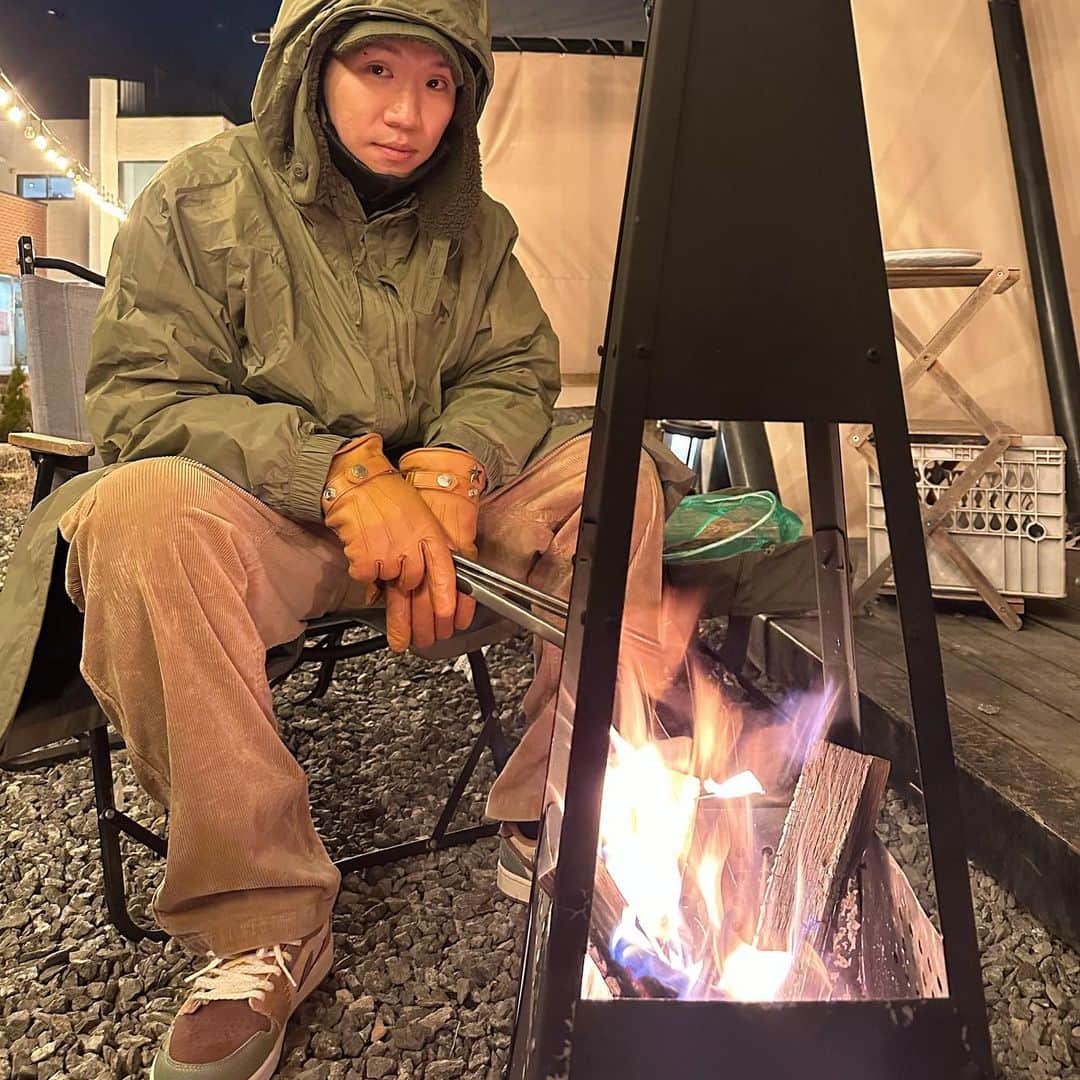 ゲコのインスタグラム：「청계산 카레 머쉬멜로 맥주 레쓰고 🏕️」