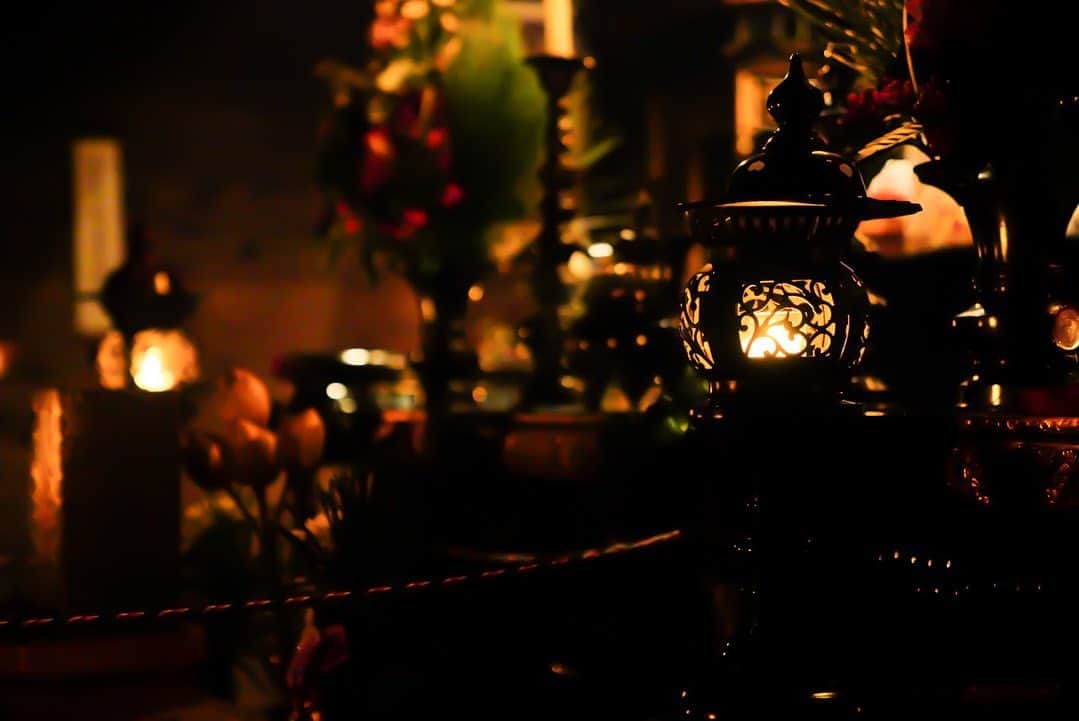 いぶくろ聖志のインスタグラム：「寺院の灯  #camera #japan #photography  #カメラ　#日本　#写真　#三重　 #慈唱院」