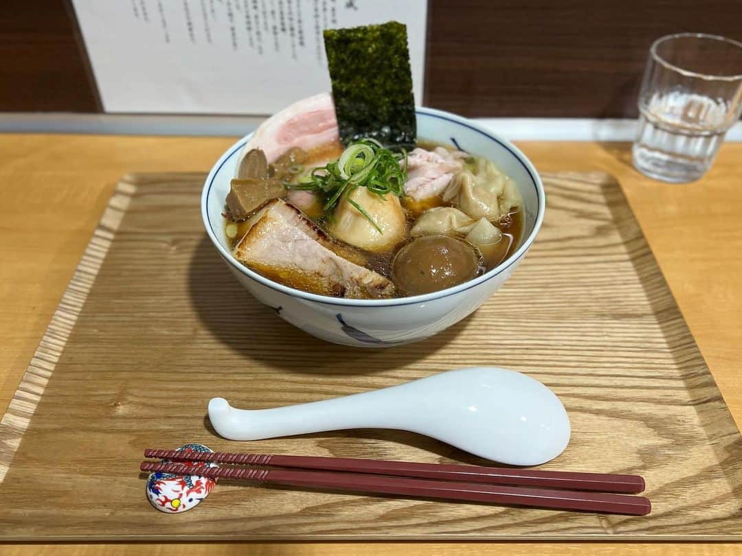 SUSURUさんのインスタグラム写真 - (SUSURUInstagram)「大森町、ひなり竜王さん。 つけ麺の麺がうますきで、椅子から転げ落ちそうになりました。落ちんけど。 #susuru_tv #2608日目 #ラーメン亭ひなり竜王 #ひなり竜王 #大森町 #東京 #つけめん塩 #特製醤油らーめん #つけめん #超うまい  #ラーメン #らーめん #ramen #ラーメン部 #ramennoodles #毎日ラーメン生活 #麺スタグラム #japaneseramen #japanramen #foodstagram #foodie #noodles #instanoodle #instaramen #instafood #東京ラーメン #つけ麺」1月27日 16時57分 - susuru_tv