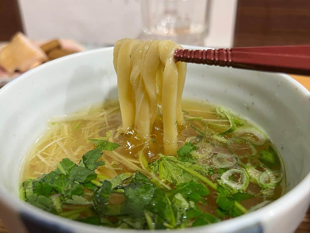 SUSURUさんのインスタグラム写真 - (SUSURUInstagram)「大森町、ひなり竜王さん。 つけ麺の麺がうますきで、椅子から転げ落ちそうになりました。落ちんけど。 #susuru_tv #2608日目 #ラーメン亭ひなり竜王 #ひなり竜王 #大森町 #東京 #つけめん塩 #特製醤油らーめん #つけめん #超うまい  #ラーメン #らーめん #ramen #ラーメン部 #ramennoodles #毎日ラーメン生活 #麺スタグラム #japaneseramen #japanramen #foodstagram #foodie #noodles #instanoodle #instaramen #instafood #東京ラーメン #つけ麺」1月27日 16時57分 - susuru_tv