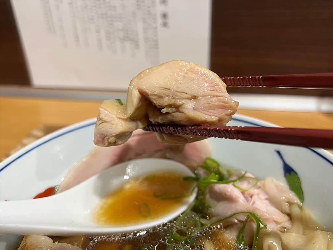 SUSURUさんのインスタグラム写真 - (SUSURUInstagram)「大森町、ひなり竜王さん。 つけ麺の麺がうますきで、椅子から転げ落ちそうになりました。落ちんけど。 #susuru_tv #2608日目 #ラーメン亭ひなり竜王 #ひなり竜王 #大森町 #東京 #つけめん塩 #特製醤油らーめん #つけめん #超うまい  #ラーメン #らーめん #ramen #ラーメン部 #ramennoodles #毎日ラーメン生活 #麺スタグラム #japaneseramen #japanramen #foodstagram #foodie #noodles #instanoodle #instaramen #instafood #東京ラーメン #つけ麺」1月27日 16時57分 - susuru_tv