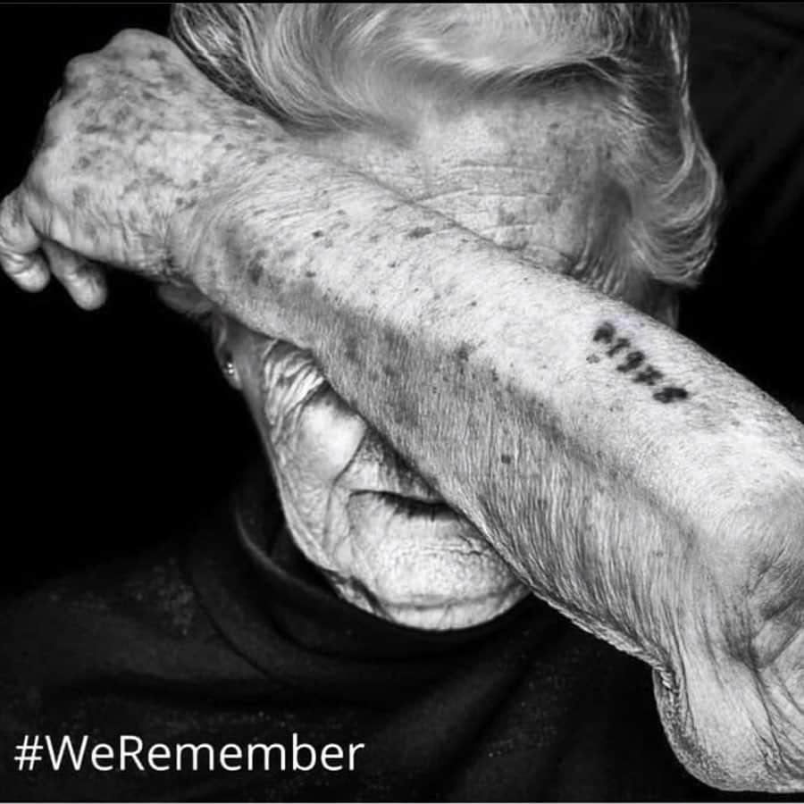 ジェシカ・ブラウンスタインのインスタグラム：「“For the dead and the living, we must bear witness”  Elie Wiesel. #weremember #holocaustremembranceday #holocaustmemorial」