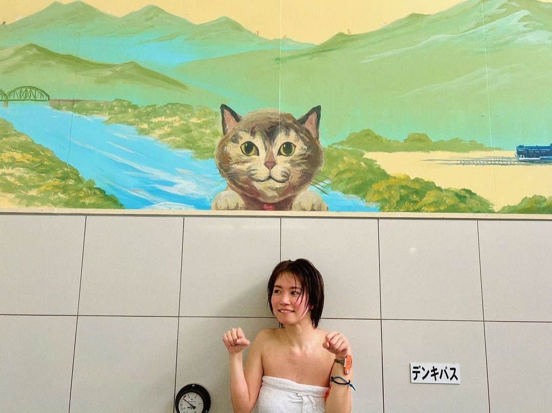 菜乃花のインスタグラム：「【友の湯】   とろとろの軟水に、 あつあつのスチームサウナ、 デンキもジェットも強めのストロングスタイル！  是非体験してみてほしい、 中々他にはない銭湯さんでした♨️  @sento_sauna_me_  #銭湯 #サウナ」