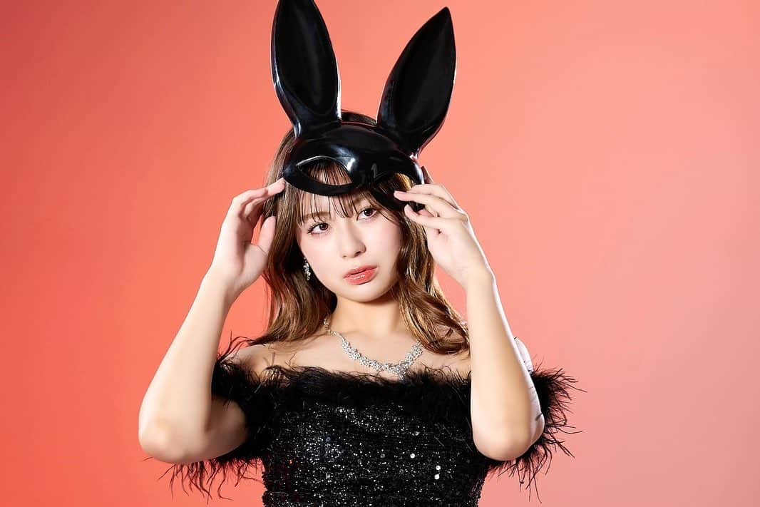 宮本りおのインスタグラム：「blackbunny🐇🖤⋆͛*͛   #model #gravure #sexy #cosplay #时装 #粉我 #照片 #性感 #外拍 #萌 #팔로우미 #좋아요 #selfie #animegirl #asiangirl #nofilter #2023 #shein」