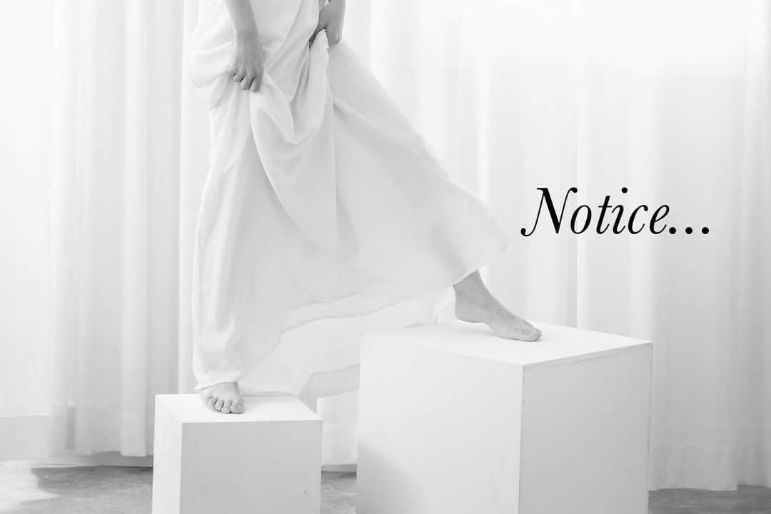 THE DRESS SHOPのインスタグラム：「お知らせ . 2月1日より東京店が4階から12階へと移転致します . それに伴い1月30日&31日は 臨時休業とさせて頂きます . 皆様にはご迷惑をおかけ致しますがご理解のほど 宜しくお願い致します。 . . 移転先☟ 〒105-0022 東京都港区海岸1-16-1 ニューピア竹芝サウスタワー12階 . ☏03-6402-7271 ※火曜定休(祝日営業) . . #ウェディングドレス #タキシード #ドレスレンタル  #ドレス試着  #ドレス選び  #ドレスショップ  #ザドレスショップ  #レンタルドレス  #おしゃれ #おしゃれ花嫁  #2023夏婚  #2023秋婚  #結婚 #結婚式 #前撮り #撮影 #フォトウェディング #プレ花嫁  #プレ花嫁さんと繋がりたい  #夫婦写真 #marry花嫁 #東京 #大阪 #dress  #weddingdress  #colordress #tuxedo #thedressshop #thekimonoshop」
