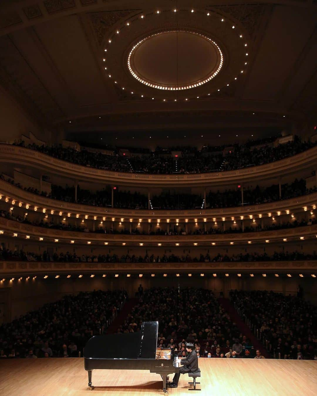 藤田真央さんのインスタグラム写真 - (藤田真央Instagram)「I can’t describe how I fascinated with this incredible experiences at the @carnegiehall   📸 Steve J. Sherman」1月27日 18時37分 - maofujita_piano