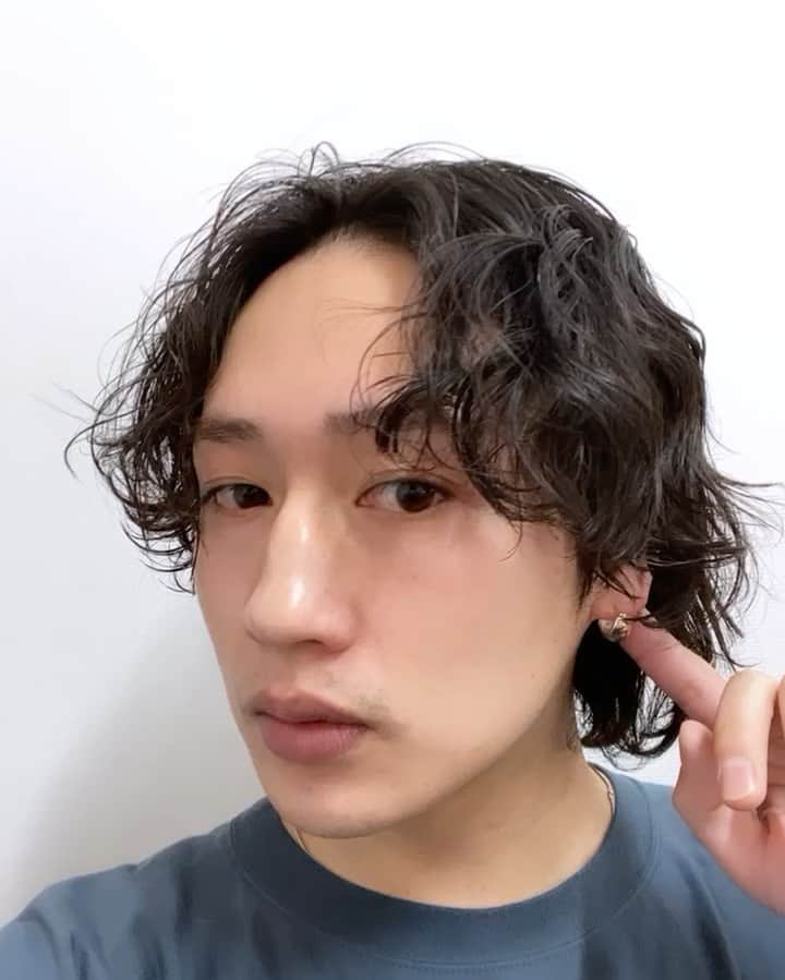 松本岳のインスタグラム：「ARBLOOMのピアスが調子良すぎて毎日つけてる👯‍♀️ ボリュームあんのにエロい  #ARBLOOM #ARBLOOM_TOKYO」