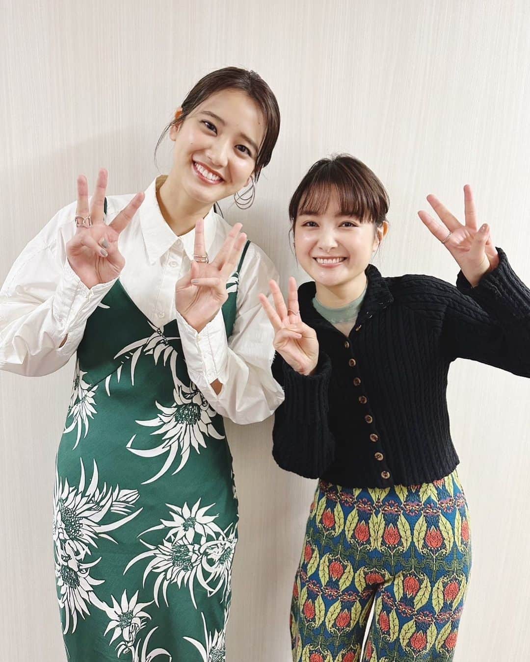 葵わかなのインスタグラム：「． 「ぽかぽか」ありがとうございました！  #山崎紘菜　ちゃんと😍  「三千円の使いかた」第4話は、 明日！1月28日の23時40分からです。  紘菜ちゃん演じるお姉ちゃん、真帆のお話です。 しっかり者のお姉ちゃんの葛藤だったり、太陽さんや佐帆の想いだったり…。なんだかお姉ちゃんたち井戸家がすごく愛おしくなるお話です☺️  美帆にも新しい出会いが？！ ぜひぜひお見逃しなく！  #三千円の使いかた #ぽかぽか」
