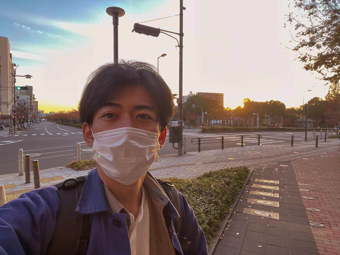 浜田さんのインスタグラム写真 - (浜田Instagram)「罰ゲーム 去年の夕焼け 自撮り写真  壁田ポス雲斎浜麻呂」1月27日 19時33分 - eijump