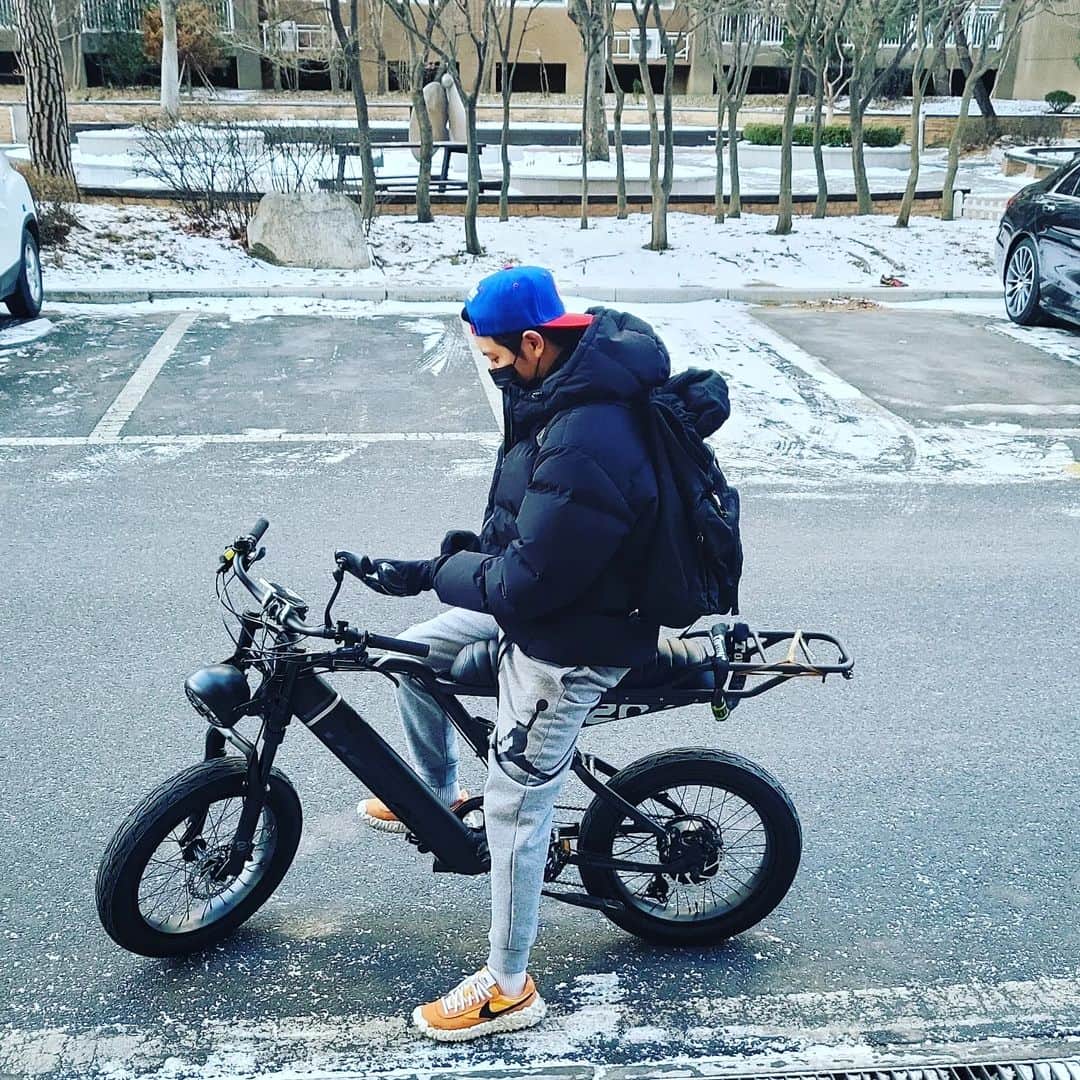 ジェヒのインスタグラム：「어우 추워🥶 . . . #오늘도춥네」