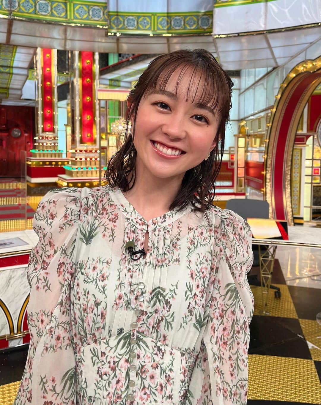 若林有子のインスタグラム：「今日は金スマ2時間スペシャル✨  ゲストは日本代表🇯🇵長友選手です！ あの熱い戦いの記憶がよみがえりました😳⚽️  放送を見れば皆さんもメンタルモンスターになれるかも👾 この後20時からです！！まもなく！  #収録したのはなんと2日前  ワンピース: COCODEAL パンプス: DIANA  #金スマ #ワールドカップ #ブラボー」