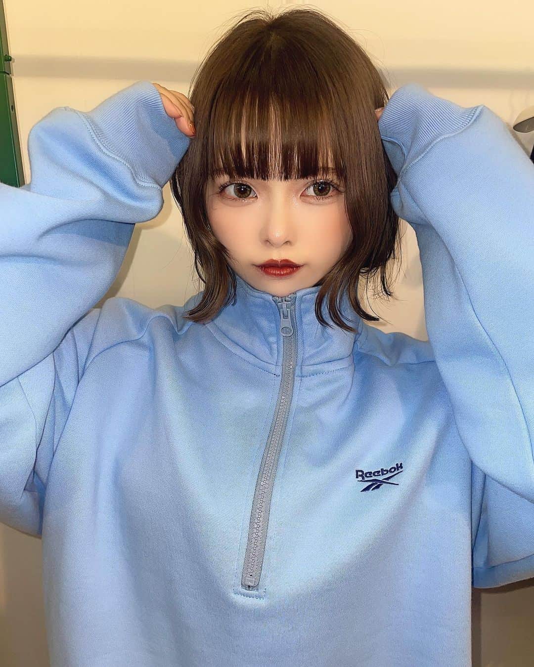 のインスタグラム：「Reebok  @reebokjp  アパレル展示会行ったんだけどかわいい服たくさんで選ぶの大変だった🦭 春になったらたくさん着るんだ〜〜！  @instanceofficial ♡  #reebok  #リーボック #reebok展示会 #リーボック展示会 #reebokアパレル展示会 #リーボックアパレル」