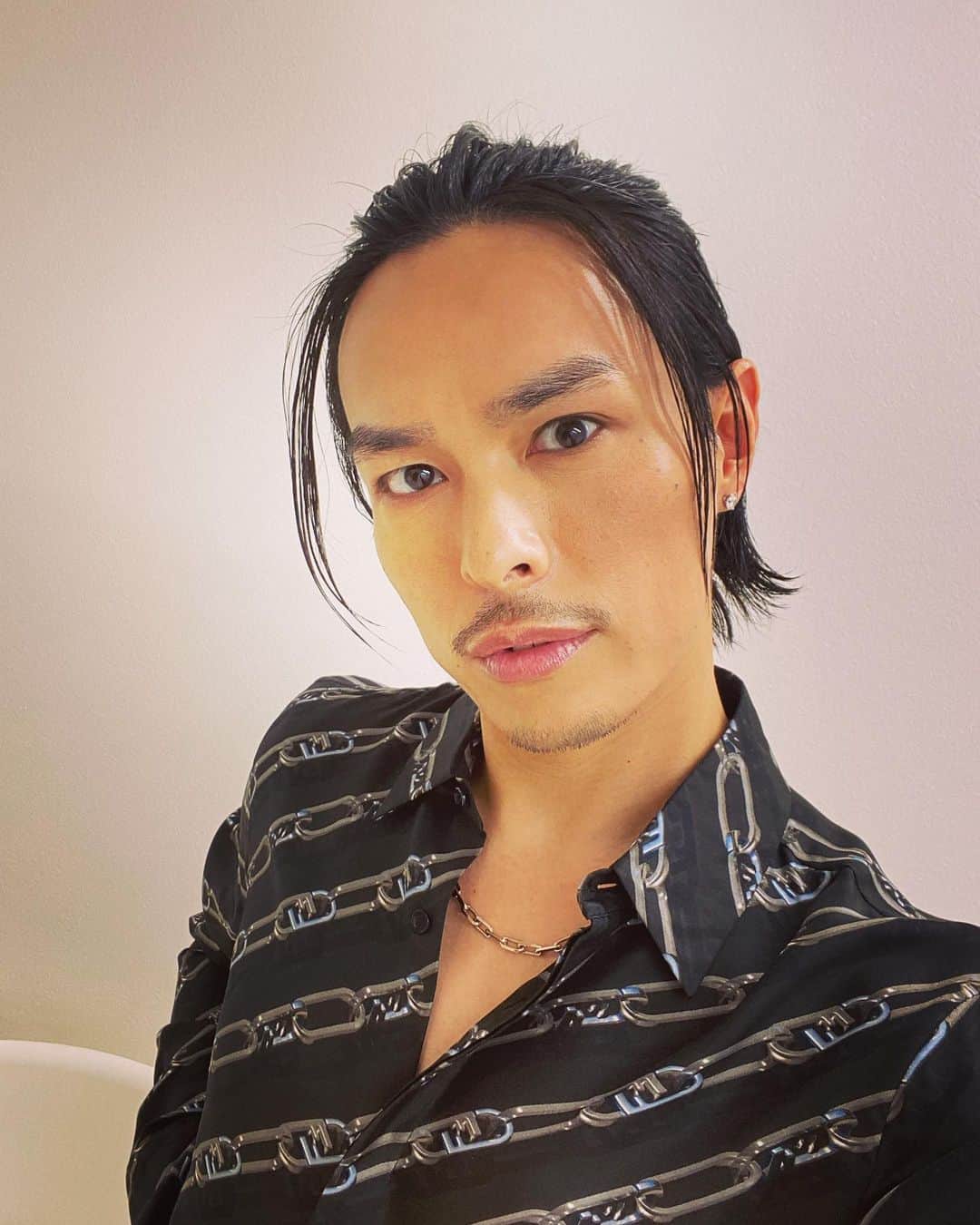今市隆二のインスタグラム：「舞台挨拶短い時間でしたがありがとうございました✨楽しんで💫  #三代目JSOULBROTHERS #JSB3 #今市隆二 #RYUJIIMAICHI @fendi」