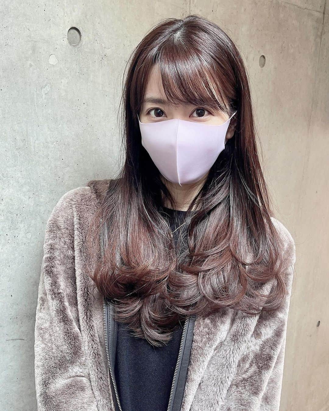 中川杏奈さんのインスタグラム写真 - (中川杏奈Instagram)「毎回必ず綺麗にしてくれて、おしゃべりも楽しくて今月だけで3回行ってきました笑😻 小山さん @u_realmotto.yu の縮毛矯正で毎日ドライヤーだけでさら艶真っ直ぐなのにコテで巻ける😳 顔周りカットも上手なので本当に出会えてよかったです💓 男性にもおすすめです☺️ : #東京美容室 #縮毛矯正 #新宿美容室 #巻き髪 #フォワード巻き #内巻き #内巻きワンカール」1月27日 19時53分 - annanakagawa0228