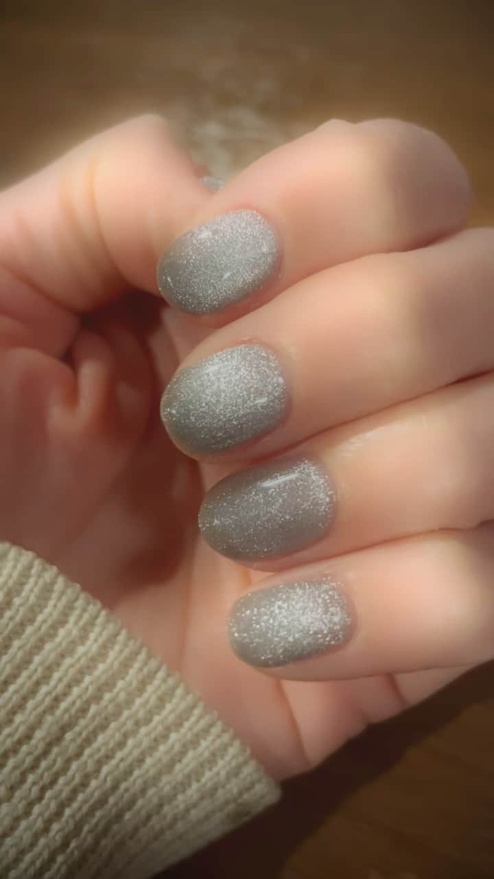 木村カエラのインスタグラム：「マグネット🧲ネイル💅だぜ。これで行くぜ。  nail: @moekonakamur」