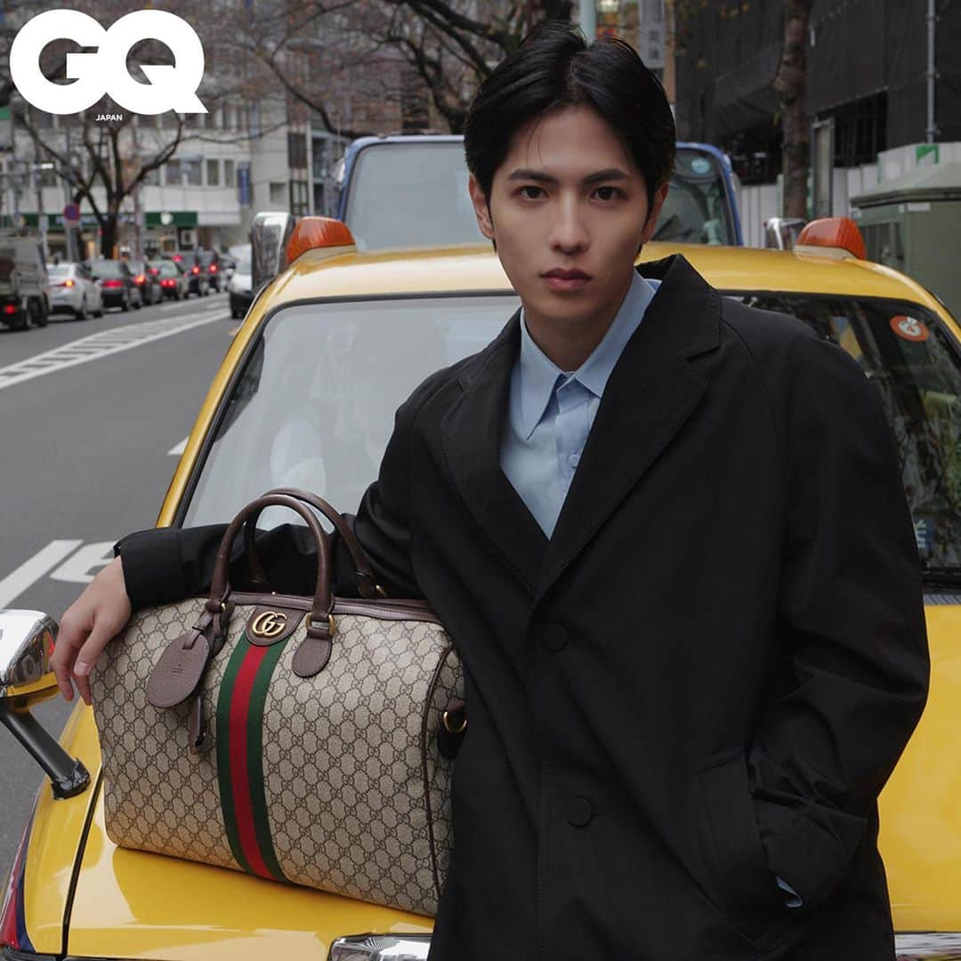 志尊淳さんのインスタグラム写真 - (志尊淳Instagram)「僕も愛用しております、Gucciのトラベルアイテム。 GQ Japanによるスペシャルなビジュアルをたくさん撮りました。 是非見てね。  @gucci　 @gqjapan」1月27日 20時09分 - jun_shison0305