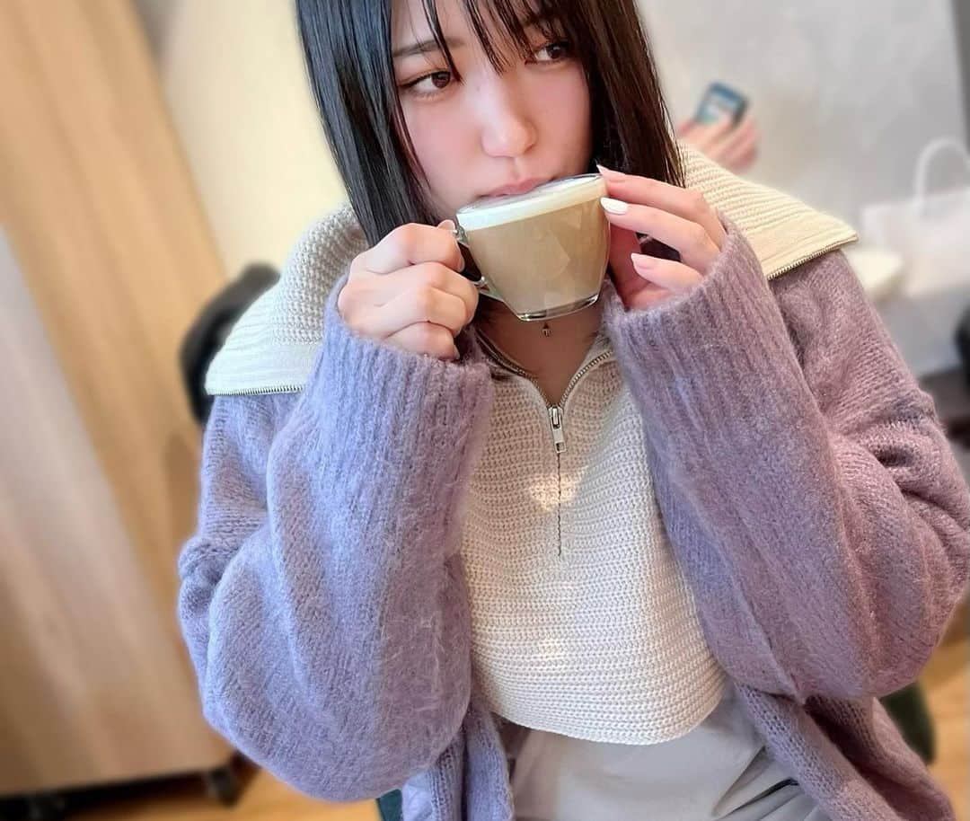 瀬山しろさんのインスタグラム写真 - (瀬山しろInstagram)「最近ZOZOTOWNで購入したお洋服だけでコーデしたよ🐳💕 . リバーシブルのブルゾンは配色が可愛くて一目惚れ(⁎⁍̴̛ᴗ⁍̴̛⁎)カーディガンの紫の色味もめっちゃお気に入り💟💭少しだけ個性的なデザインの服が好きなので、色んなブランドを見比べて買えるのが嬉しい！！ . 普段からZOZOTOWNよく使ってるけど、いつも発送が早くてとっても助かってます！初回は2000円OFF⋆⸜❤︎⸝‍⋆  .  いろんなコーデが紹介されてます！ @zozotown_girl フォローしてね🫶🏻🤍 ̖́-‬ . . #zozotown #zozo購入品 #zozo活 #pr」1月27日 20時37分 - shiro____yama